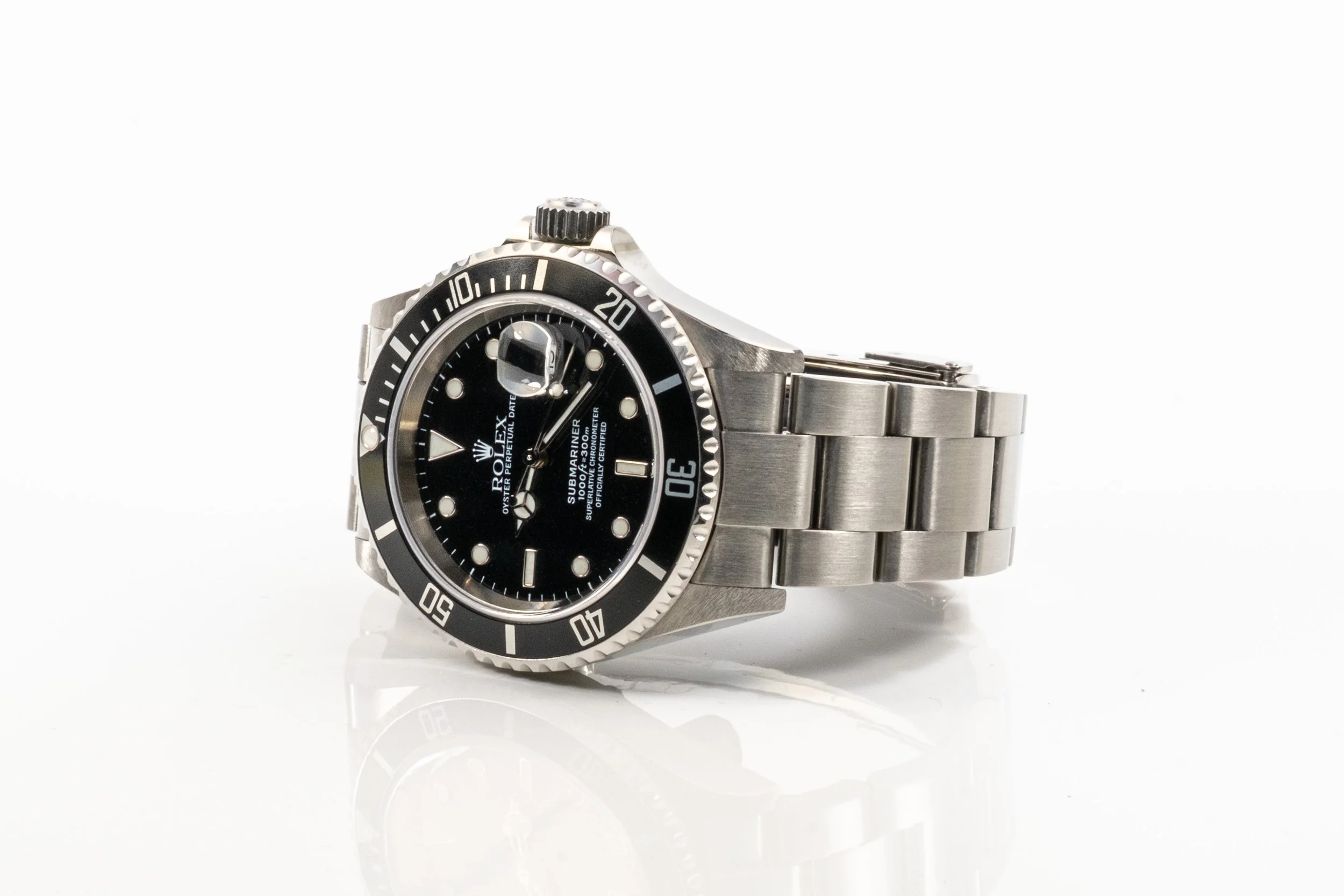 ROLEX Submariner Date 16610 schwarzes Zifferblatt seitlich 2601017.jpg