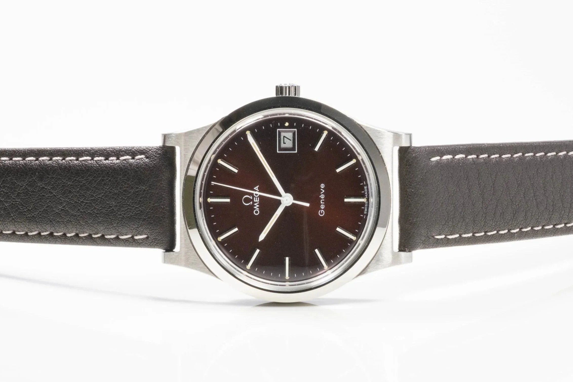 OMEGA Genève braun-rotes Zifferblatt Handaufzug Stahl