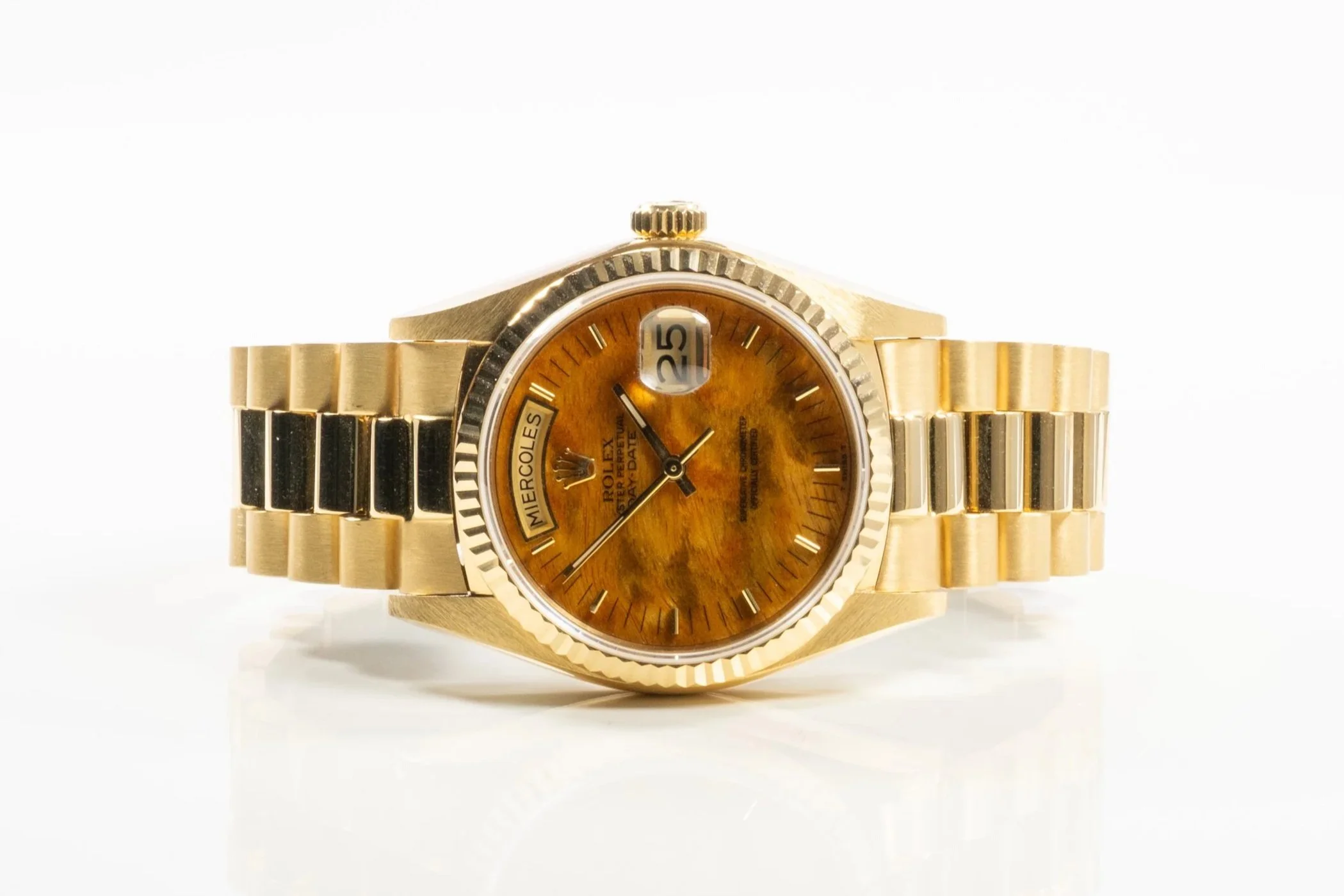 ROLEX Day-Date Wurzelmaserholz-Zifferblatt President-Band Gelbgold