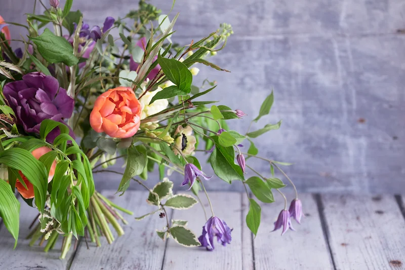 How to make a beautiful, seasonal vase arrangement....Top Tips