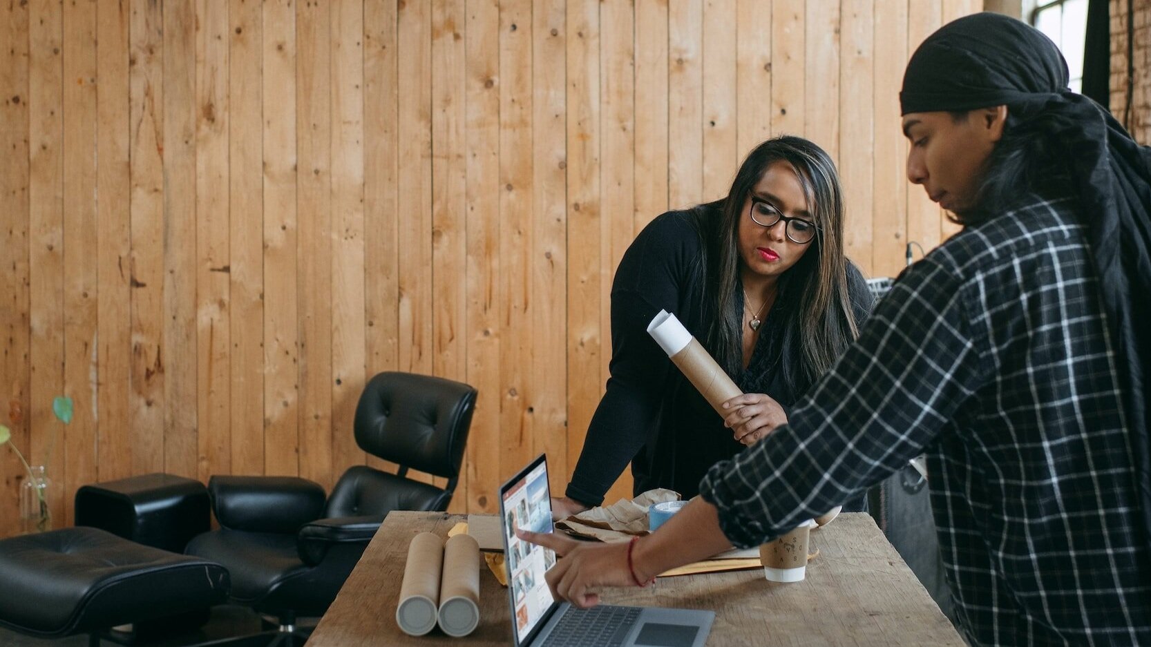 The Art of Collaboration: Benefits and Essential Tips for Artists 