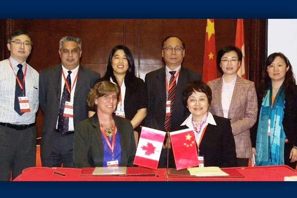Professor Cynthia Whitehead (front, left) signing the memorandum with Professor Zhu Shanzhu (front, right), dean of the Department of General Practice, Shanghai Medical College, Fudan University