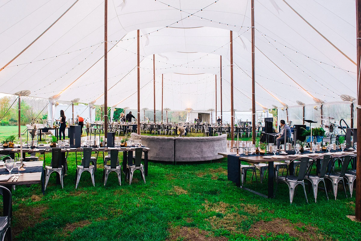 linens-rental-runner-indigo-pa-wedding1.jpg