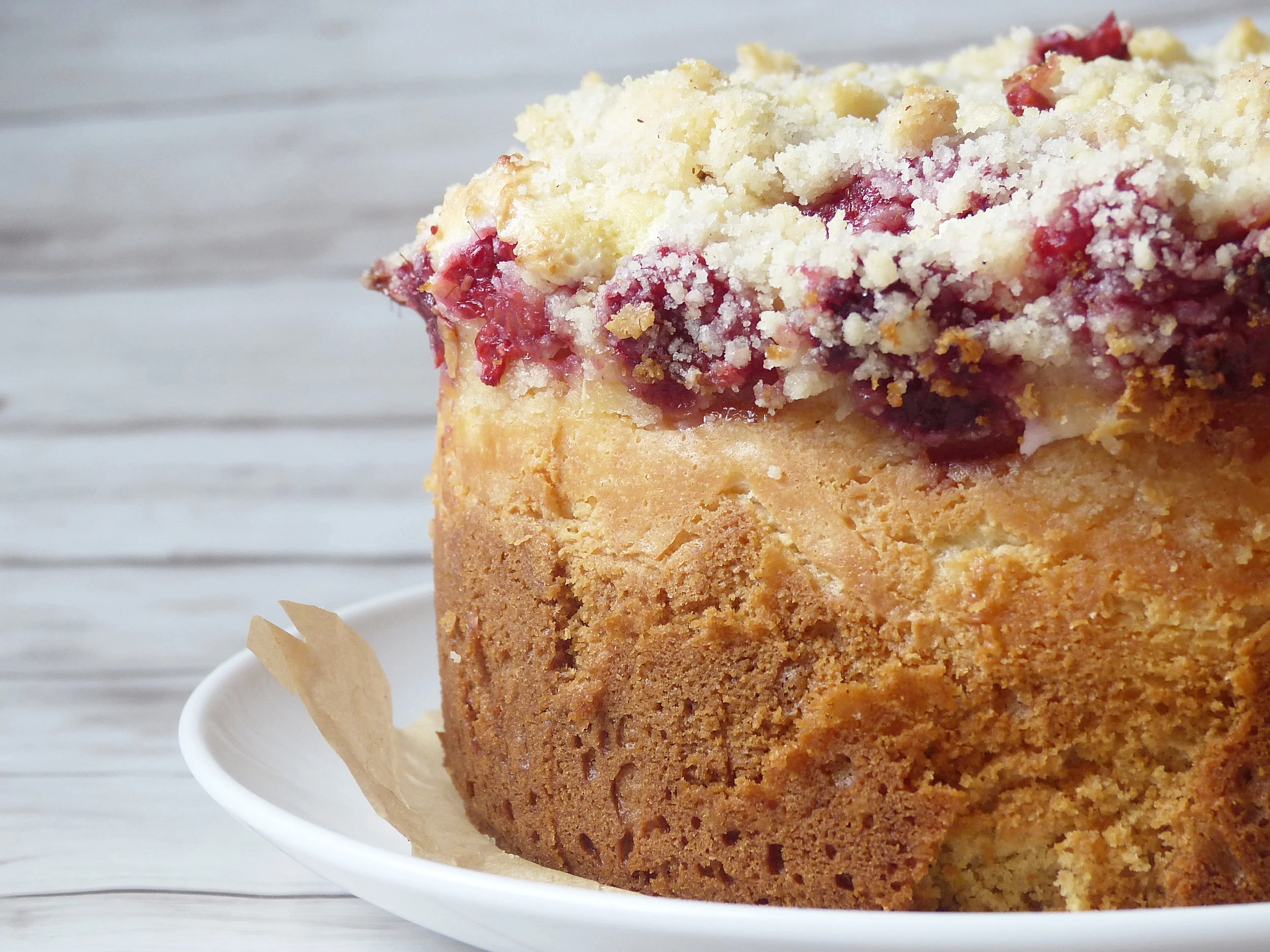 Raspberry Cream Cheese Crumb Cake