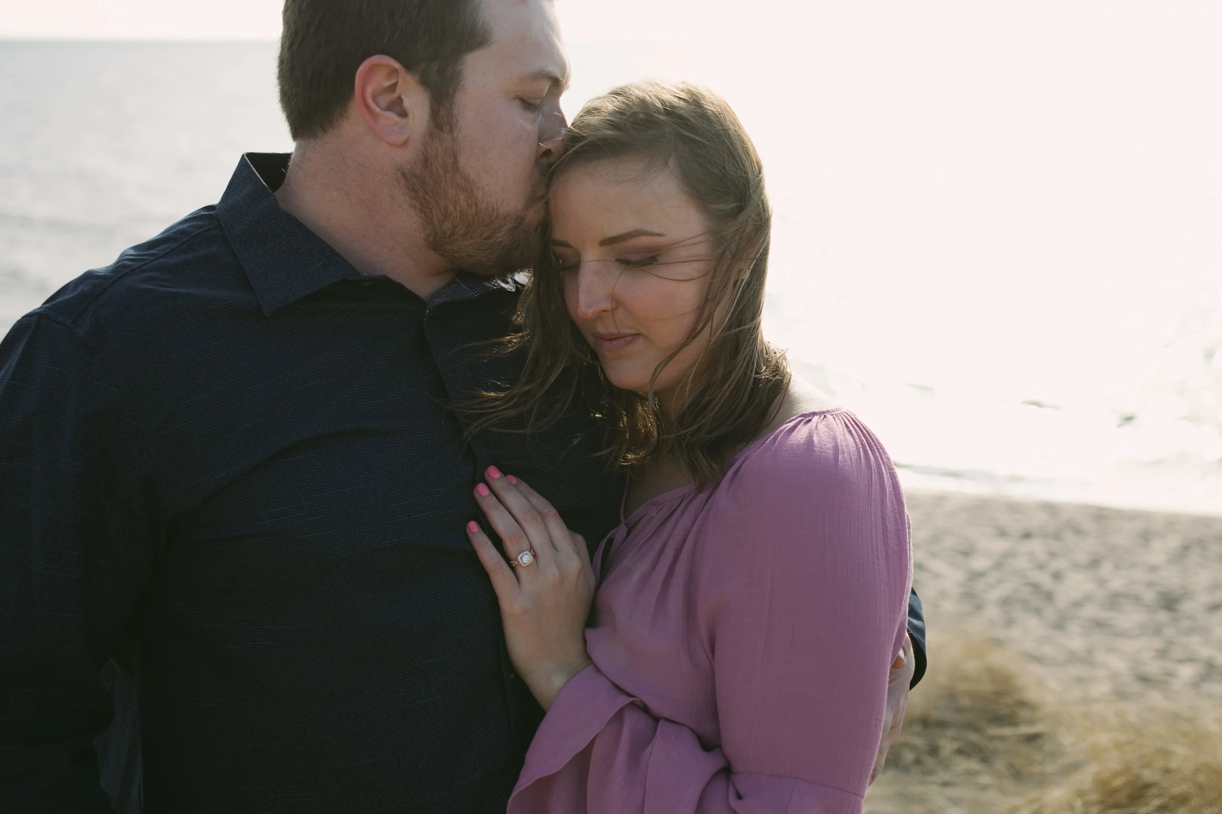 grandrapidsphotographer_hollandmichigan_hollandphotographer_lakemichigan_beachwedding_grandrapids_engaged_jessicadarling_jdarlingphoto_beachengagement009.jpg