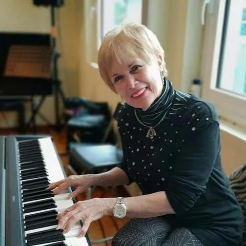 Elisabeth Howard, 2000-2002