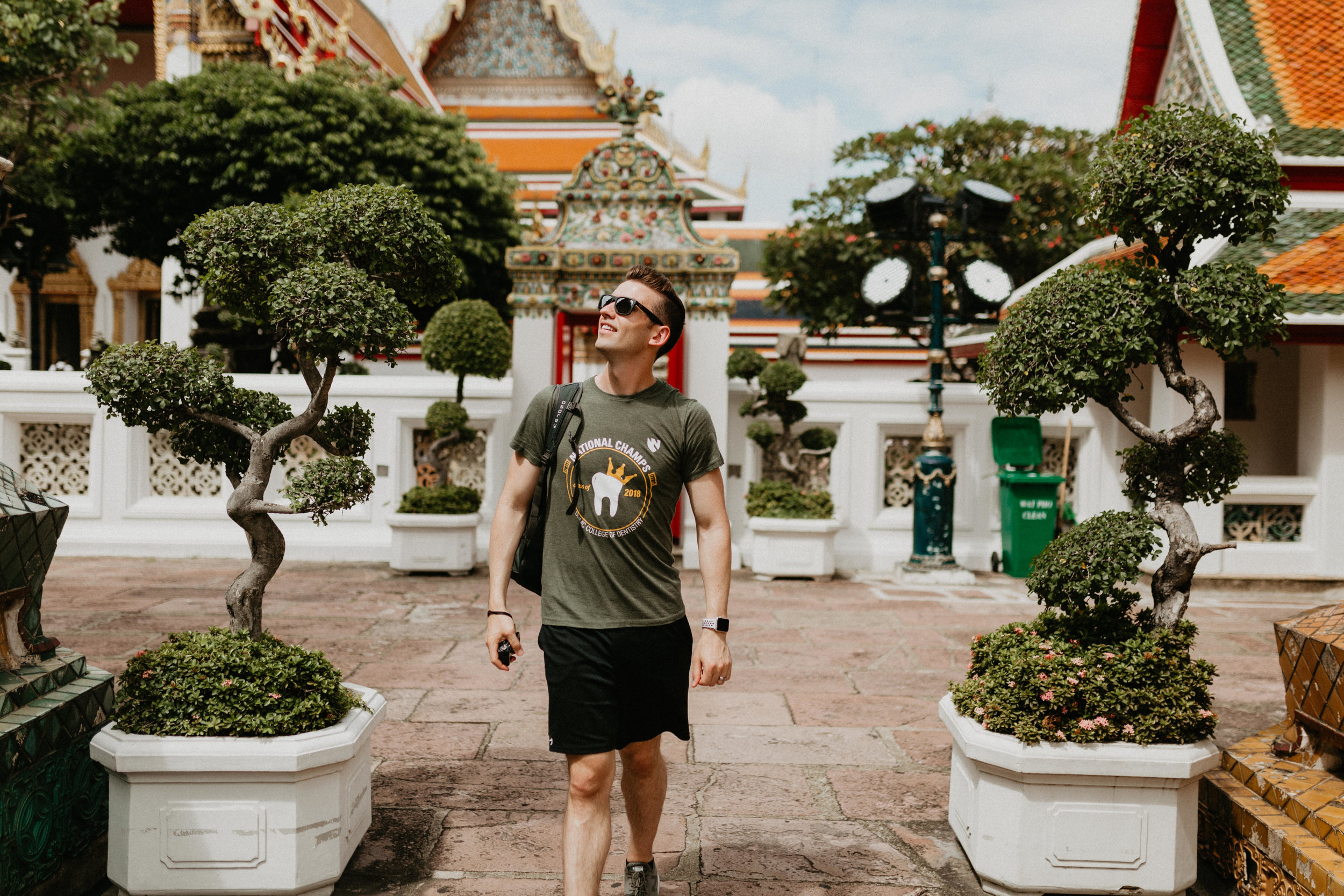 Man walking in Wat Pho.jpg