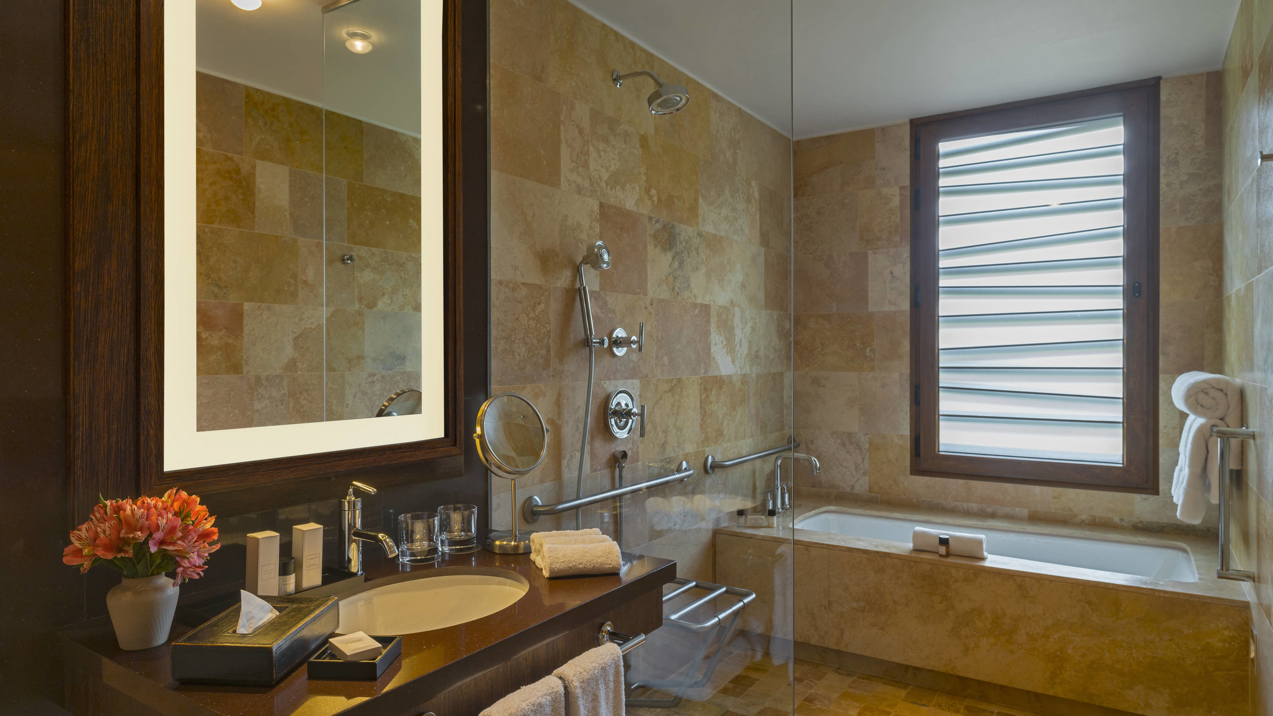 cuztl-bathroom-5212-hor-wide.jpg