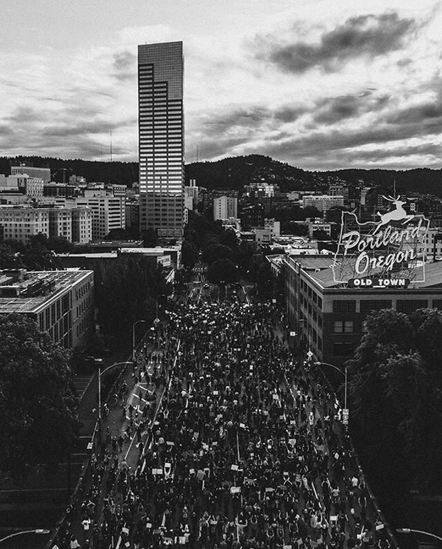 We are stronger together ✊🏿✊🏾✊🏽✊🏼✊🏻 #blacklivesmatter 📸 aerial photos by @and_rew_and_you
.
9 minutes on the ground. Tuesday evening, thousands gathered in downtown Portland to cross the Burnside Bridge. Laying face down on the ground for 9 min