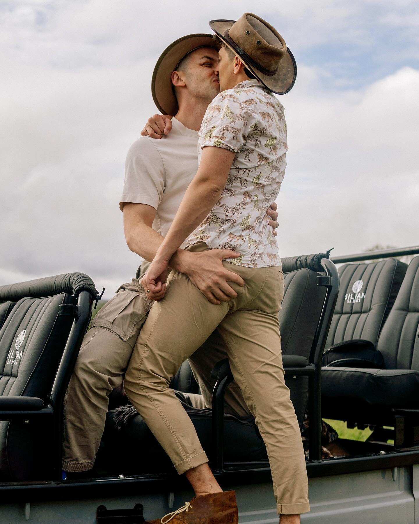 Animals aren&rsquo;t the only wild thing out here 😏 @silvan_safari @rhinoafrica 🦏

📸 @onairplanemode__

#gaytravel #safari #southafrica #gaycouplegoals #lgbtq