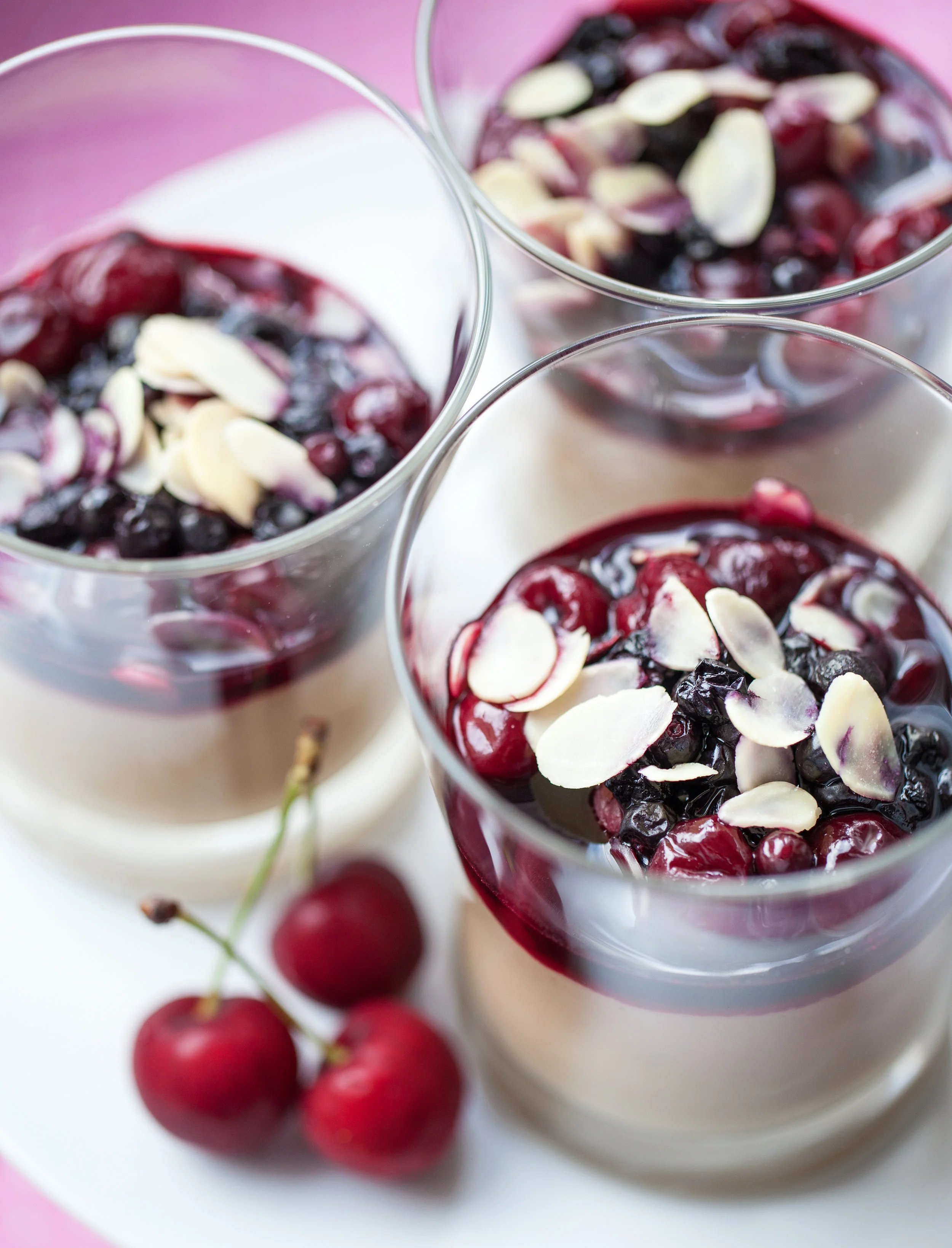 Vegan rice pudding with cherries and almond flakes