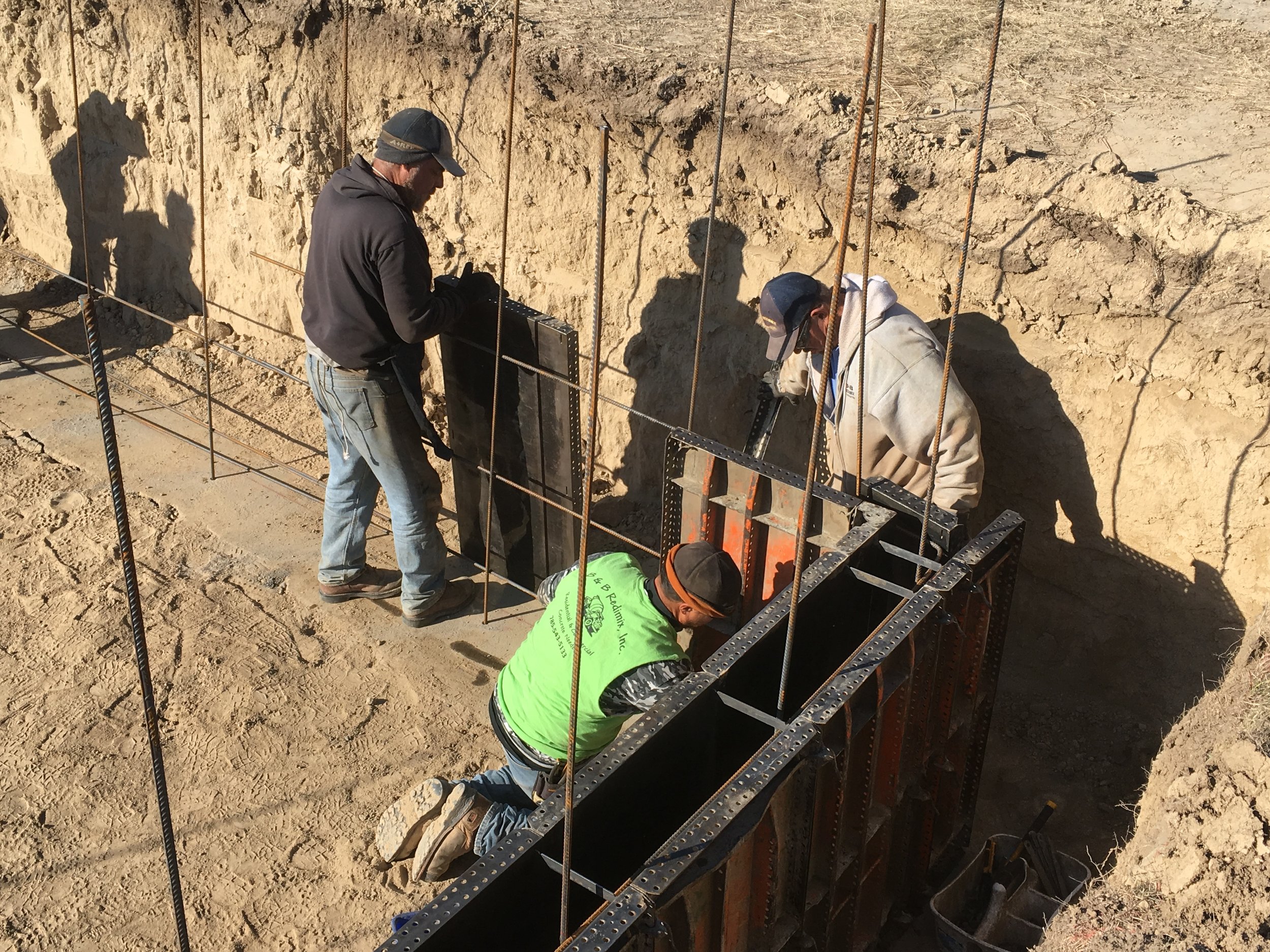  Setting the forms in a corner. 