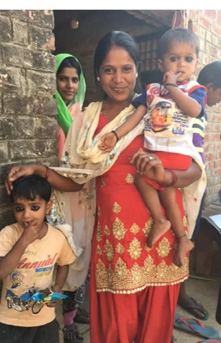 Muni Yadav holds kids.jpg