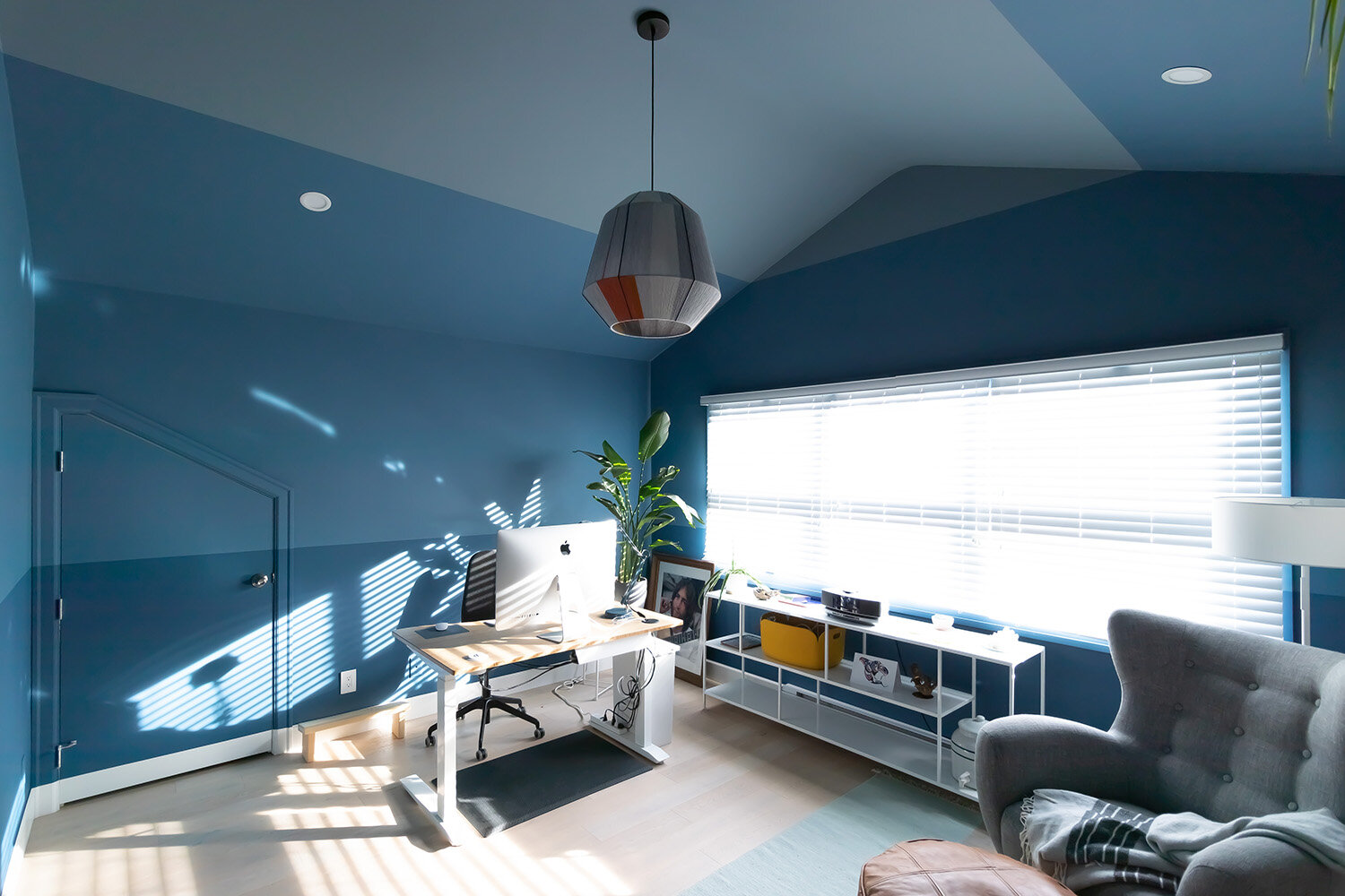 multi-colour-zoning-office-room-blue-wall-design-2.jpg