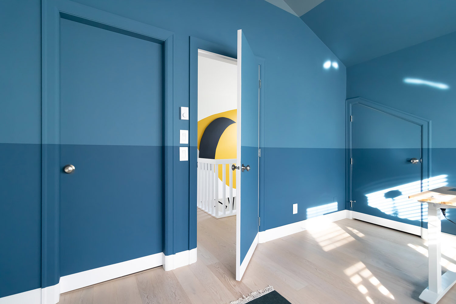 multi-colour-zoning-office-room-blue-wall-design-3.jpg