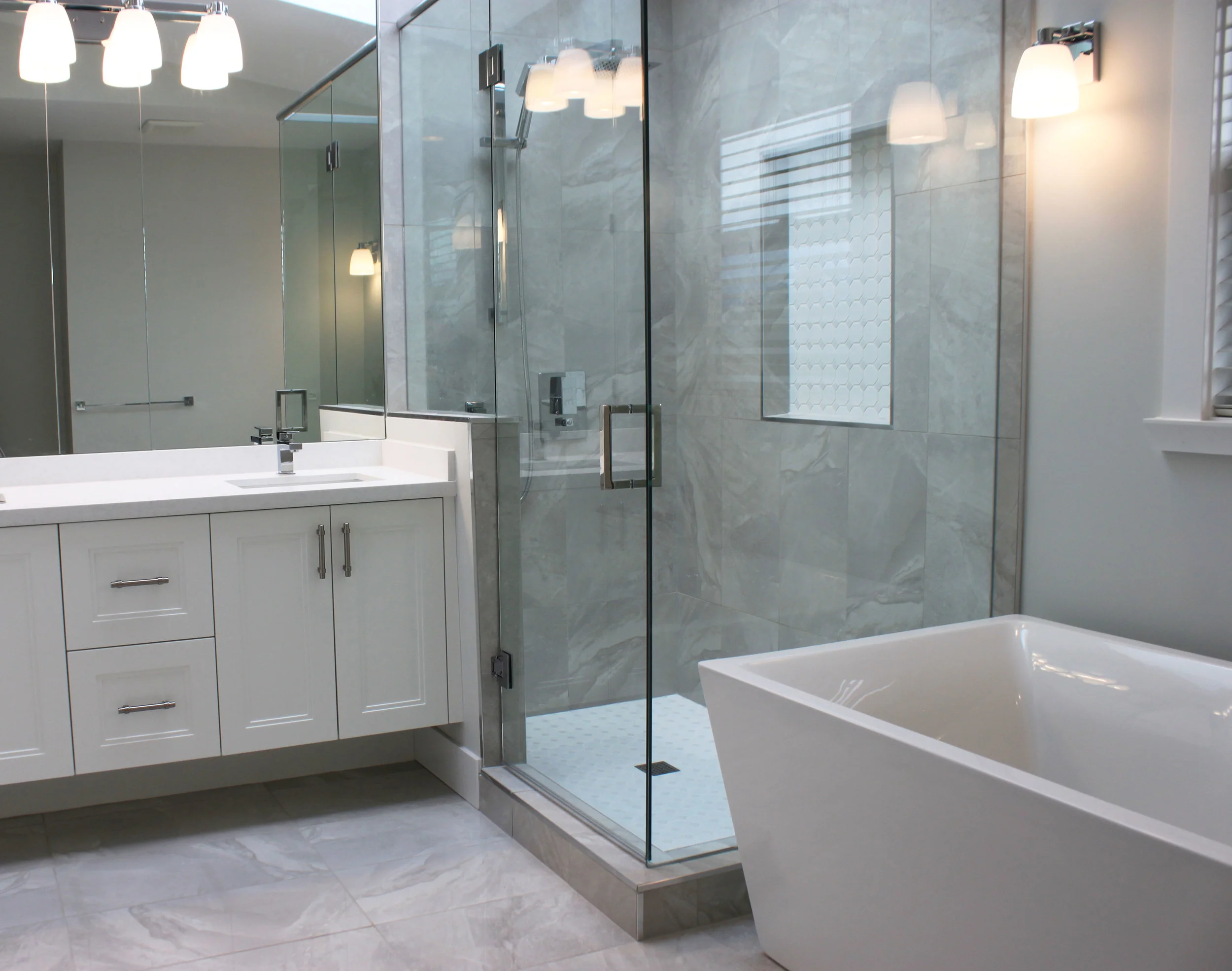Frosty White Fraser Door Main Bath 5.jpg