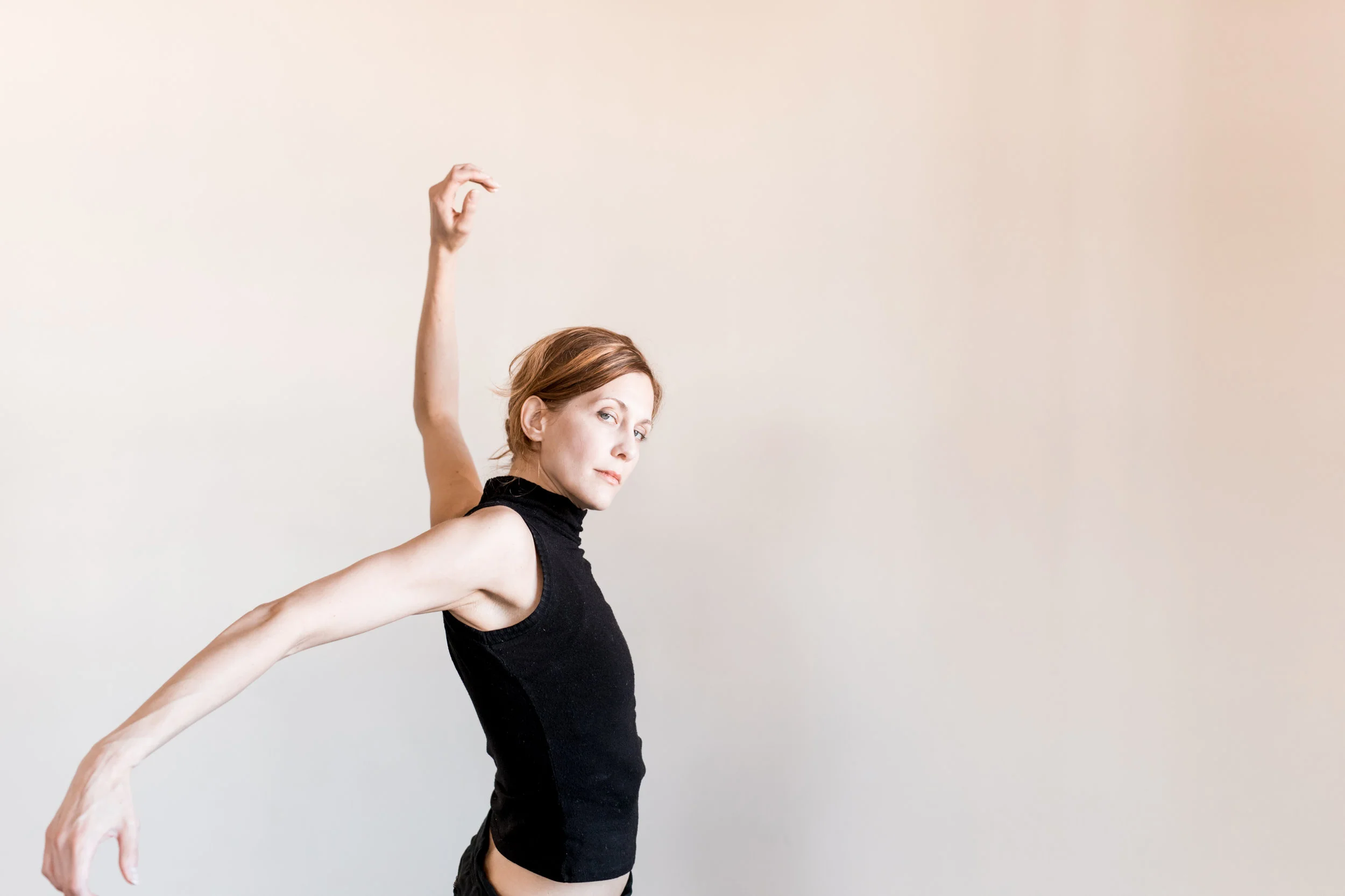 Jillian Mitchell Jillian’s ballet training began in Michigan at the Milligan School of ballet, under Karen Milligan. She continued her training at the Harid Conservatory where she worked with choreographer Mark Godden, and performed ballets including La Bayadere, Concerto Barrocco, Serenade, and the Nutcracker. Jillian spent her summer breaks attending The National Ballet School, Pittsburgh Ballet Theatre, American Ballet Theatre, and on full scholarship at Complexions Contemporary Ballet. Jillian finished her training at Canada's Royal Winnipeg Ballet School and performed in Les Sylphides and Grand Defile' Classique. Upon graduation, Jillian joined the New Jersey Ballet where she performed both in the corps de ballet and as a soloist in many ballets including Paquita, Sleeping Beauty, The Nutcracker, Valse Fantasies, Don Quixote, Giselle, Flower Festival and Corsaire. Jillian has also worked with Rebecca Davis Dance Company, Brooklyn Ballet, Roxey Ballet, and Georgia Ballet. She enjoyed working with the choreographers Ron de Jesus, Ronnie D. Carney, Randy James, Seyong Kim, Stuart Loungeway, and Jae Man Joo. Jillian is the founder of Kit Modus