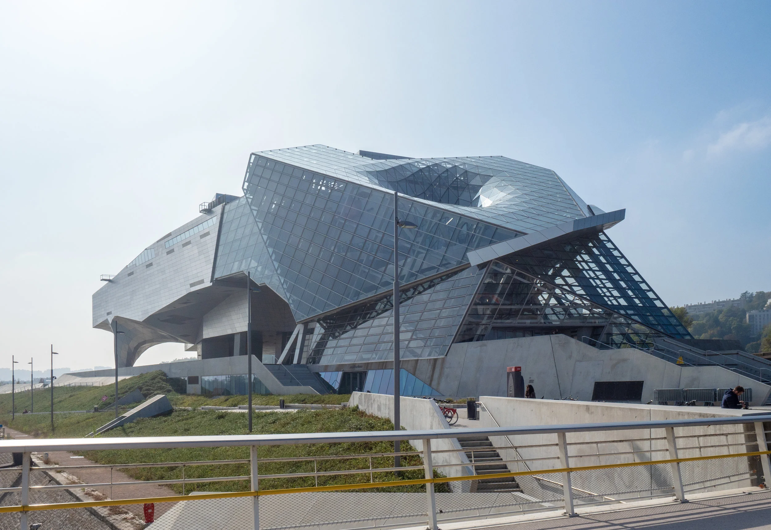 WTF is going on here? Le Musée des Confluences - Coop Himmelb(l)au. Image Source: Wikimedia Commons