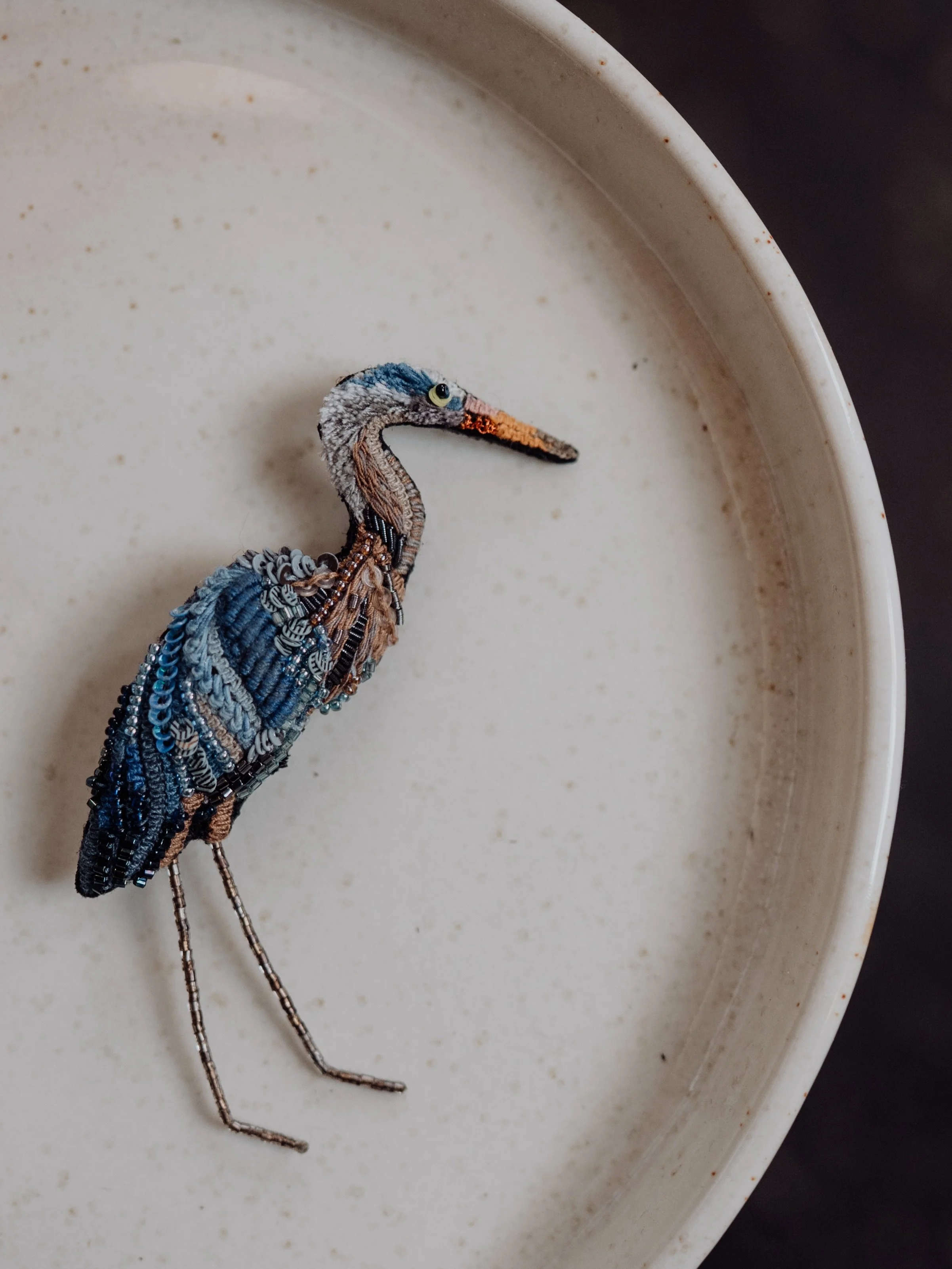 blue heron seeks seafood dinner 💙🦞 sparkling hand beaded beauty meets playful whimsy in these showstopping brooches x
📸 @love_annacritchley
