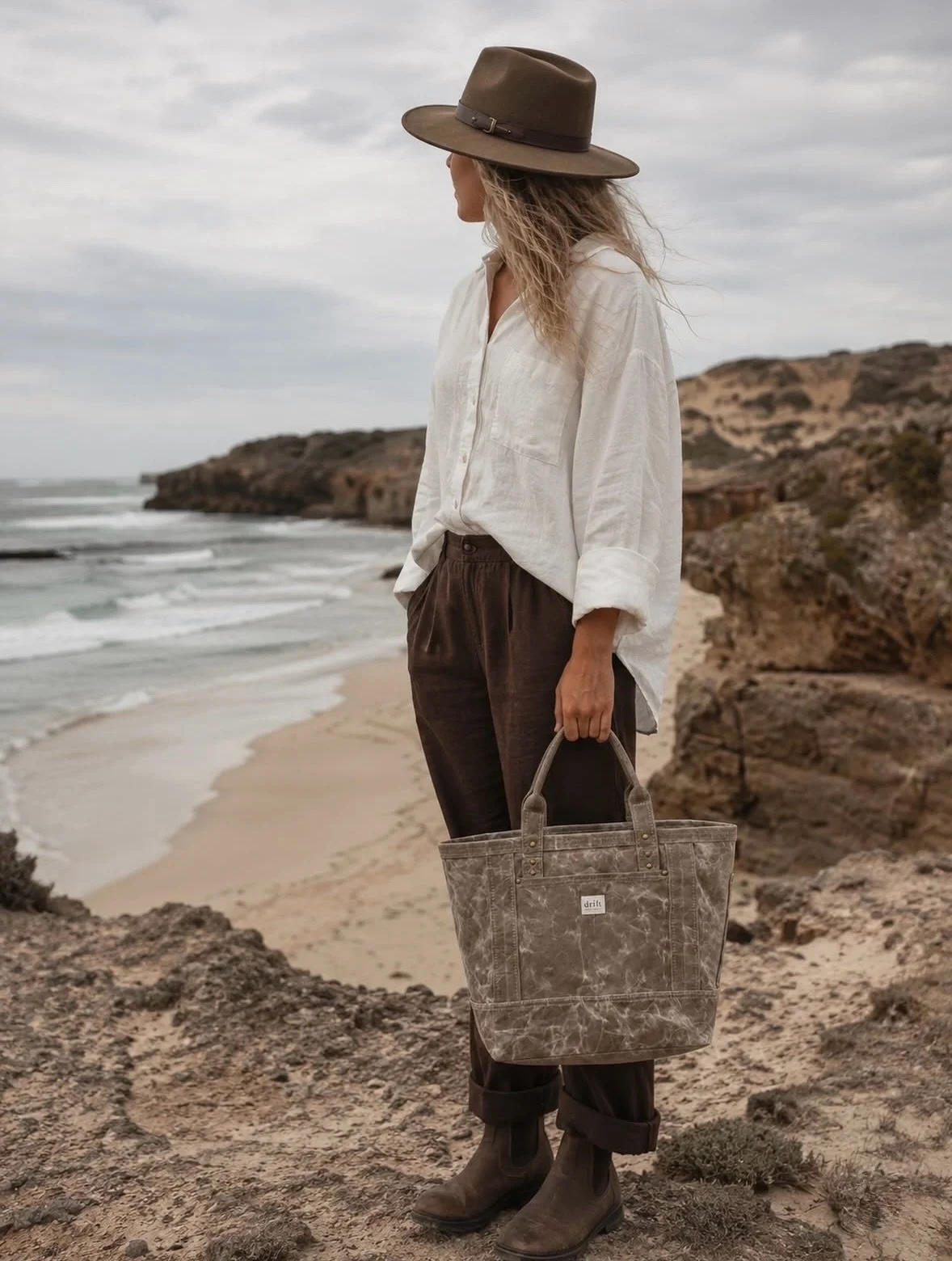 we&rsquo;re so thrilled to introduce you to these gorgeous new maker&rsquo;s bags, totes &amp; pouches. Made with waxed cotton canvas they are not only beautiful, but practical- designed by Australian crafter Michelle with considered features, compar