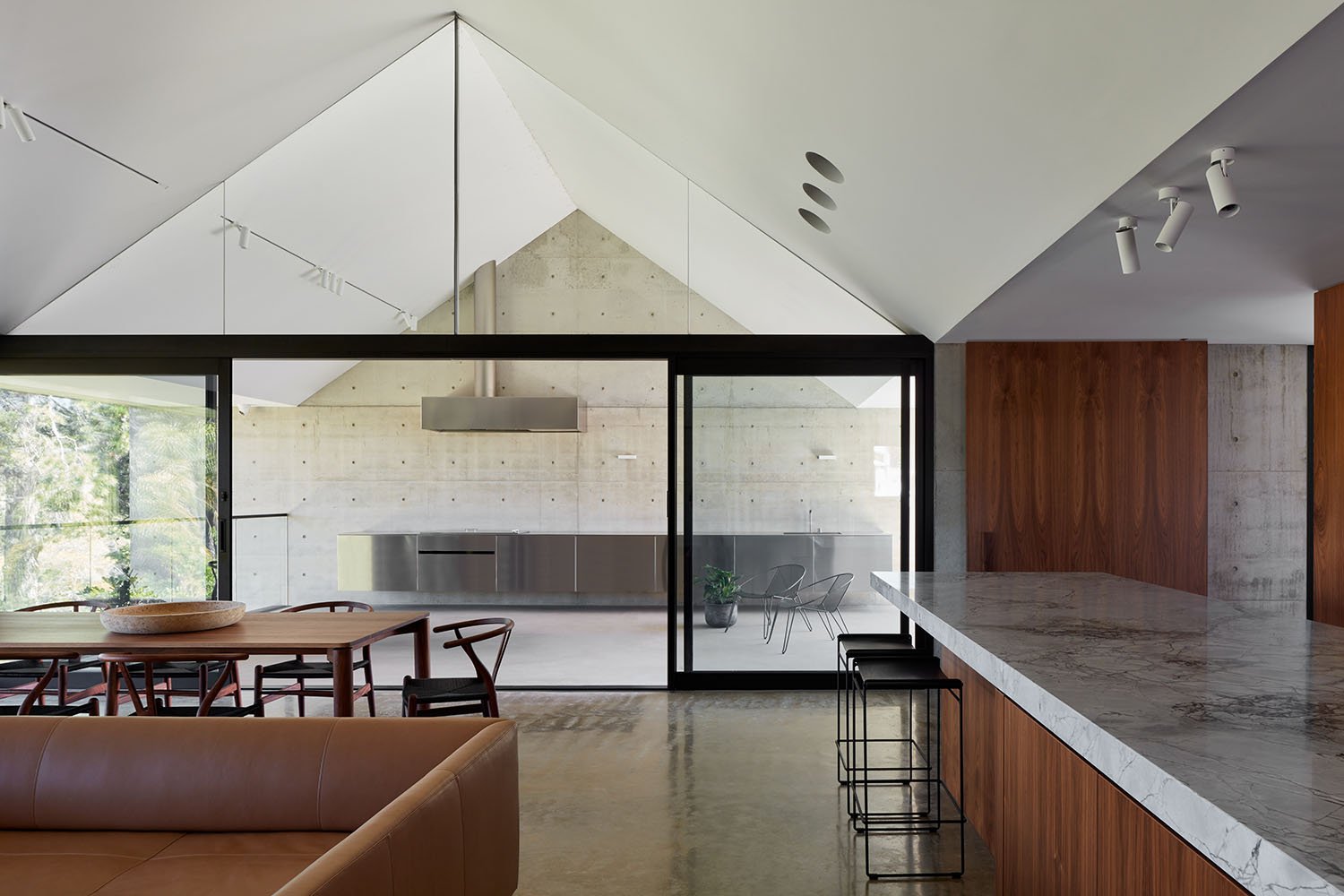 Billabong-House-Contemporary-Concrete-Home-Dining.jpeg