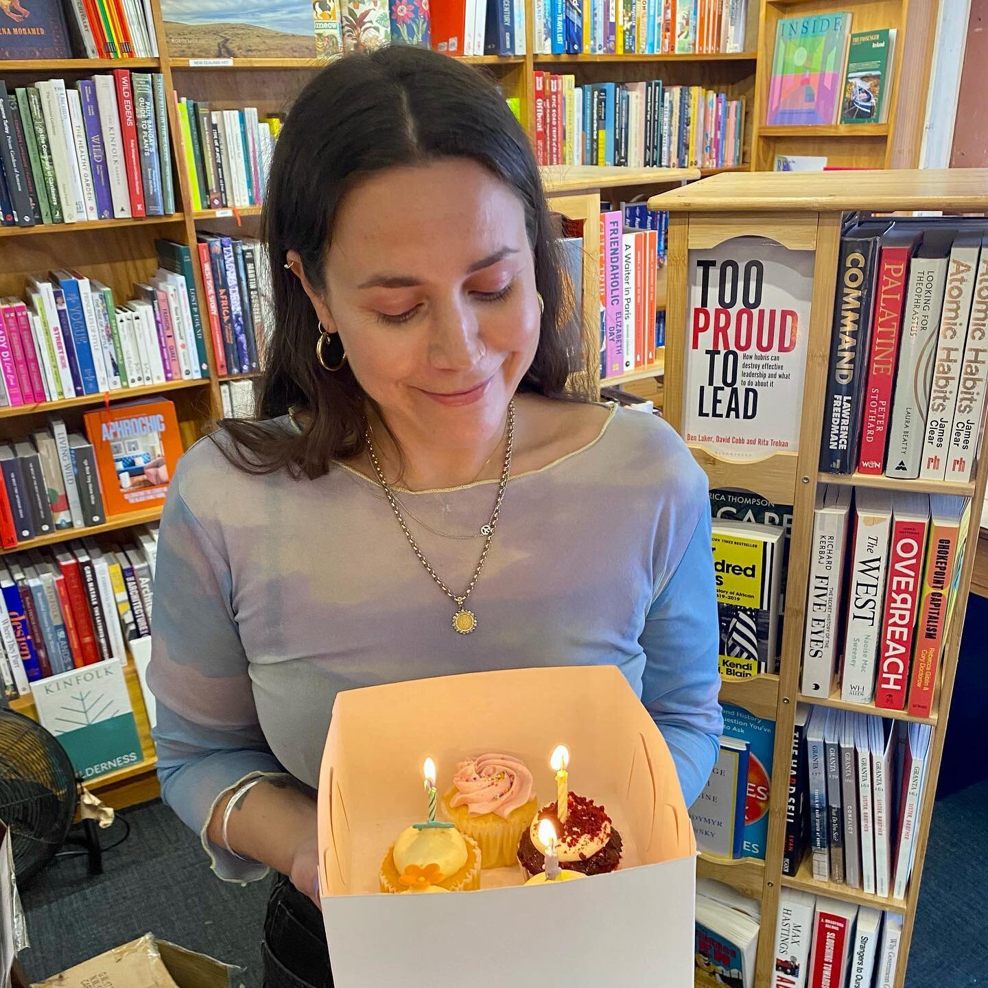 Happy happy birthday to our Hollie! 
🧁🌼🧁🌼🧁