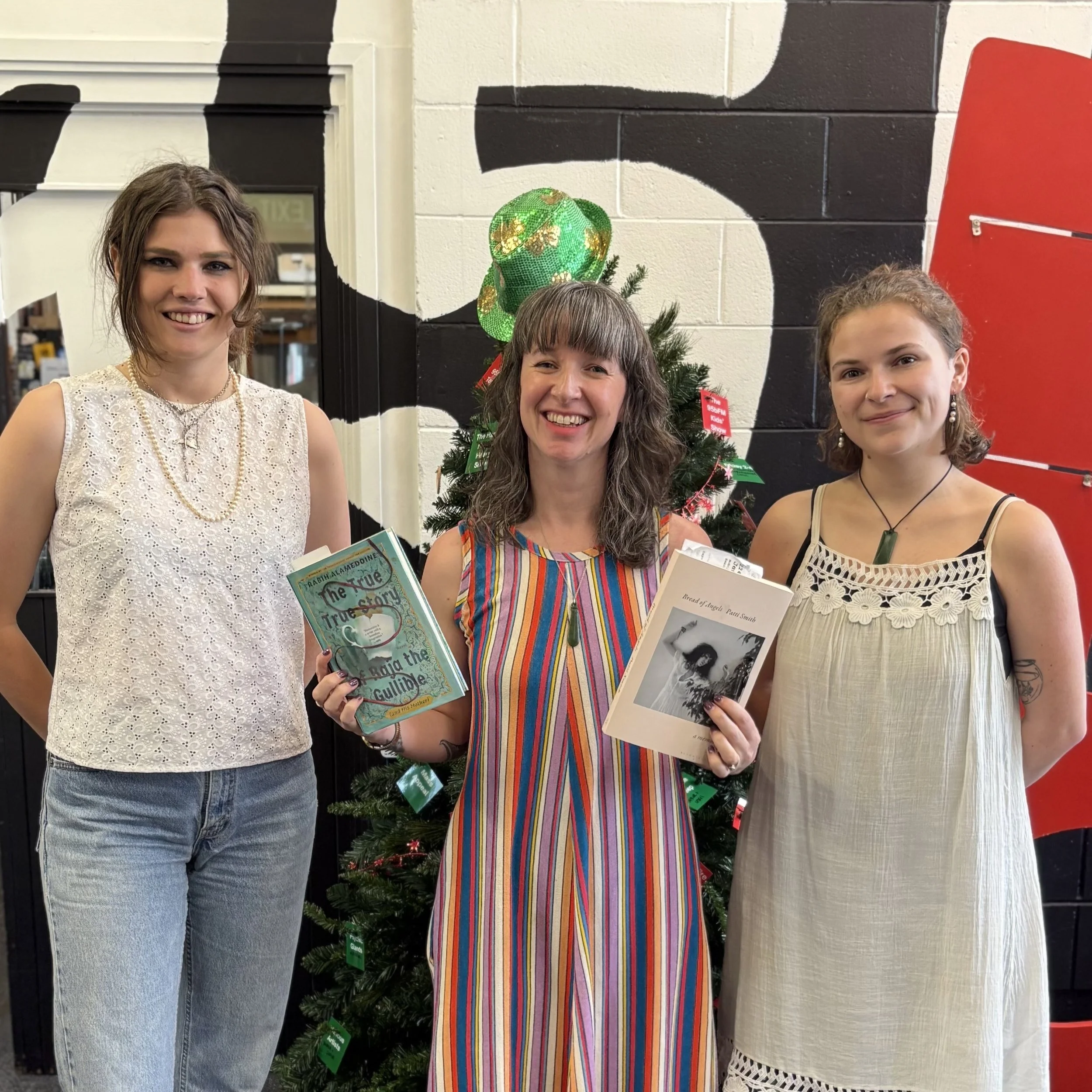 95bFM's Loose Reads: Jenna answers your book gifting questions!