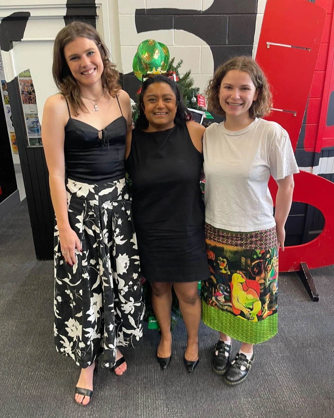 On her last Loose Reads ever, Suri talks all things Time Out and all things books! Listen in for a brief history of her stint at Loose Reads, her favourite books of 2025, predictions for book trends in 2026 and a little love letter to the bookshop th