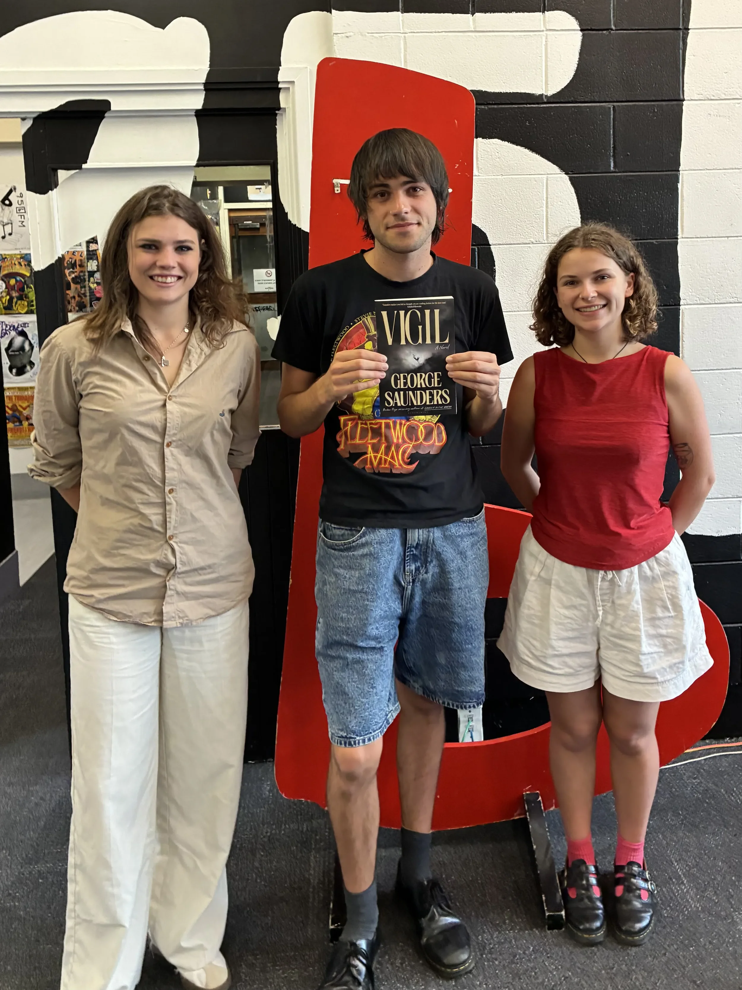 95bFM's Loose Reads: Vigil by George Saunders 