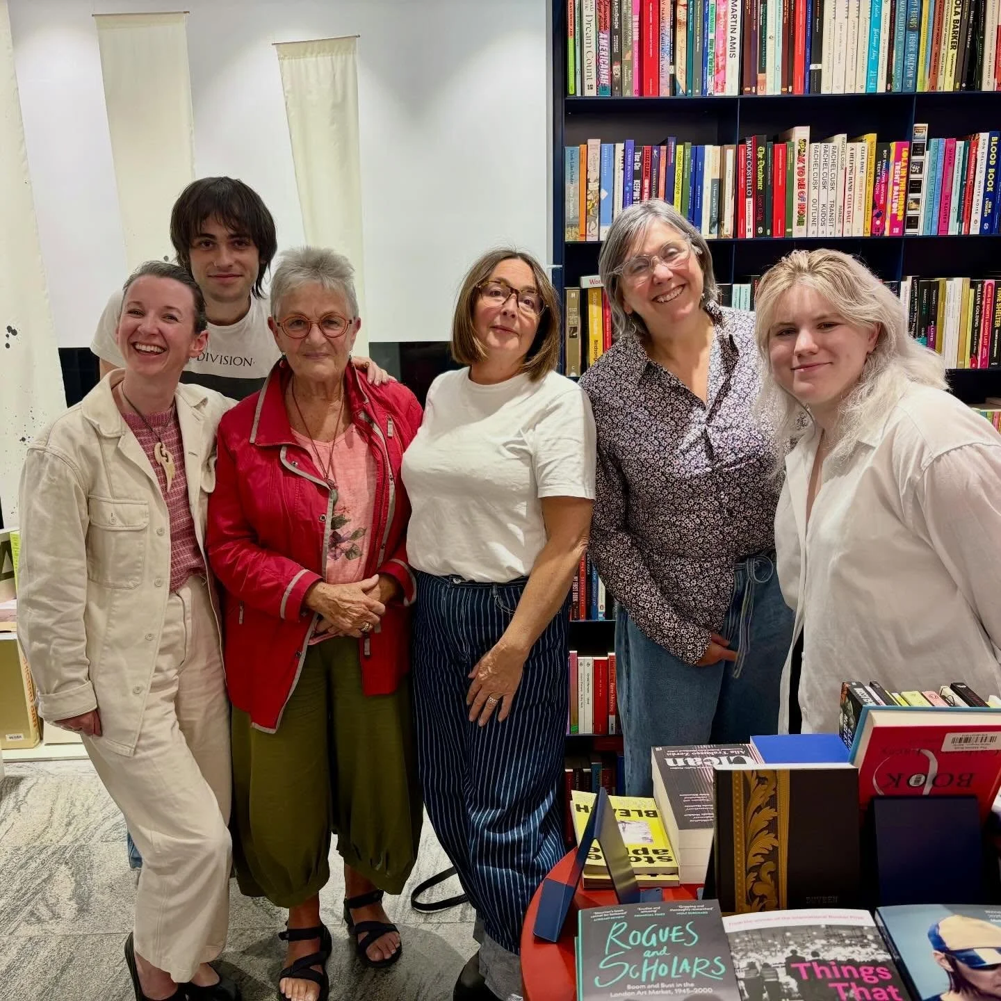 We had our inaugural Booksellers Book Chat meeting last night. What a treat to chat books at @lamplightbooks.akl. 📚📚📚