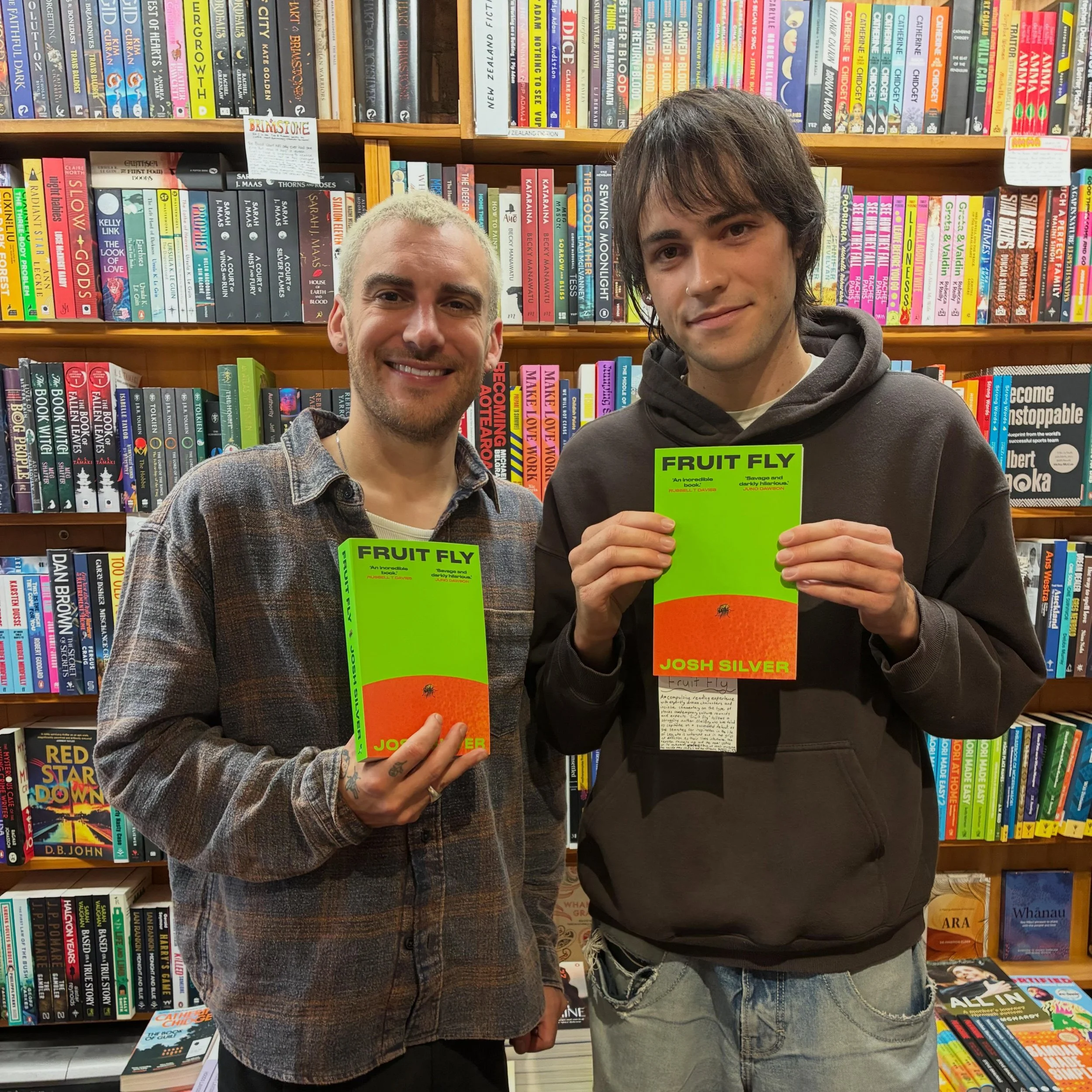 So lovely to have @joshsilverauthor visit after his appearance at the @aklwritersfest. 

We love Josh&rsquo;s novel Fruit Fly! Jenna will be reviewing this next week on @rnznewzealand&rsquo;s Nine to Noon. 

🍊💚