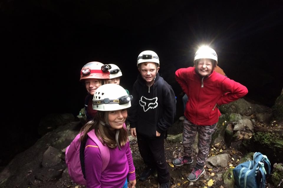 hira clubs caving