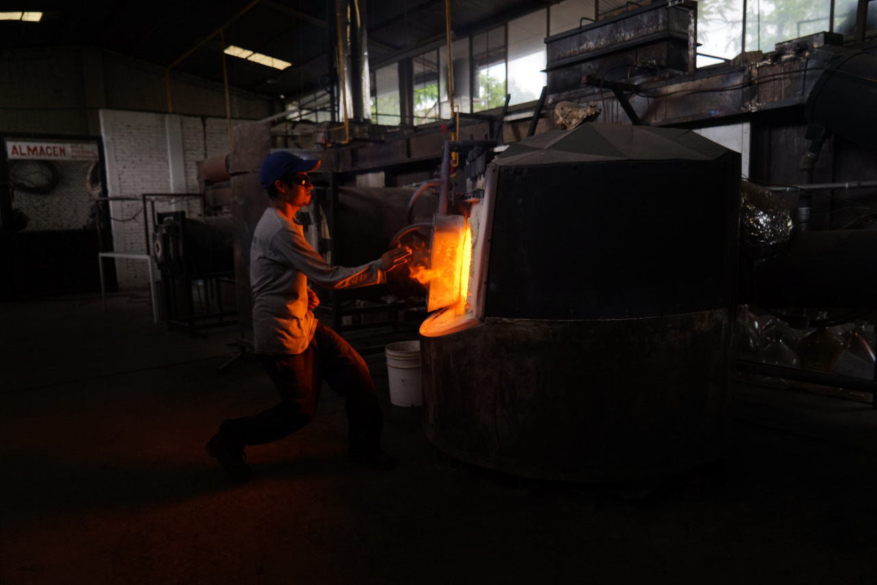 Xaquixe's main focus was making glass artifacts using multiple techniques such as blowing, casting, fusing, slumping and, sometimes, mixing them altogether. The heart of the studio was the furnace where glass was melted at 1300 Celsius. Here Pablo is filling it with 95% recycled glass and 5% of a special formula that allows typical beer bottles to look like prime crystal. 
