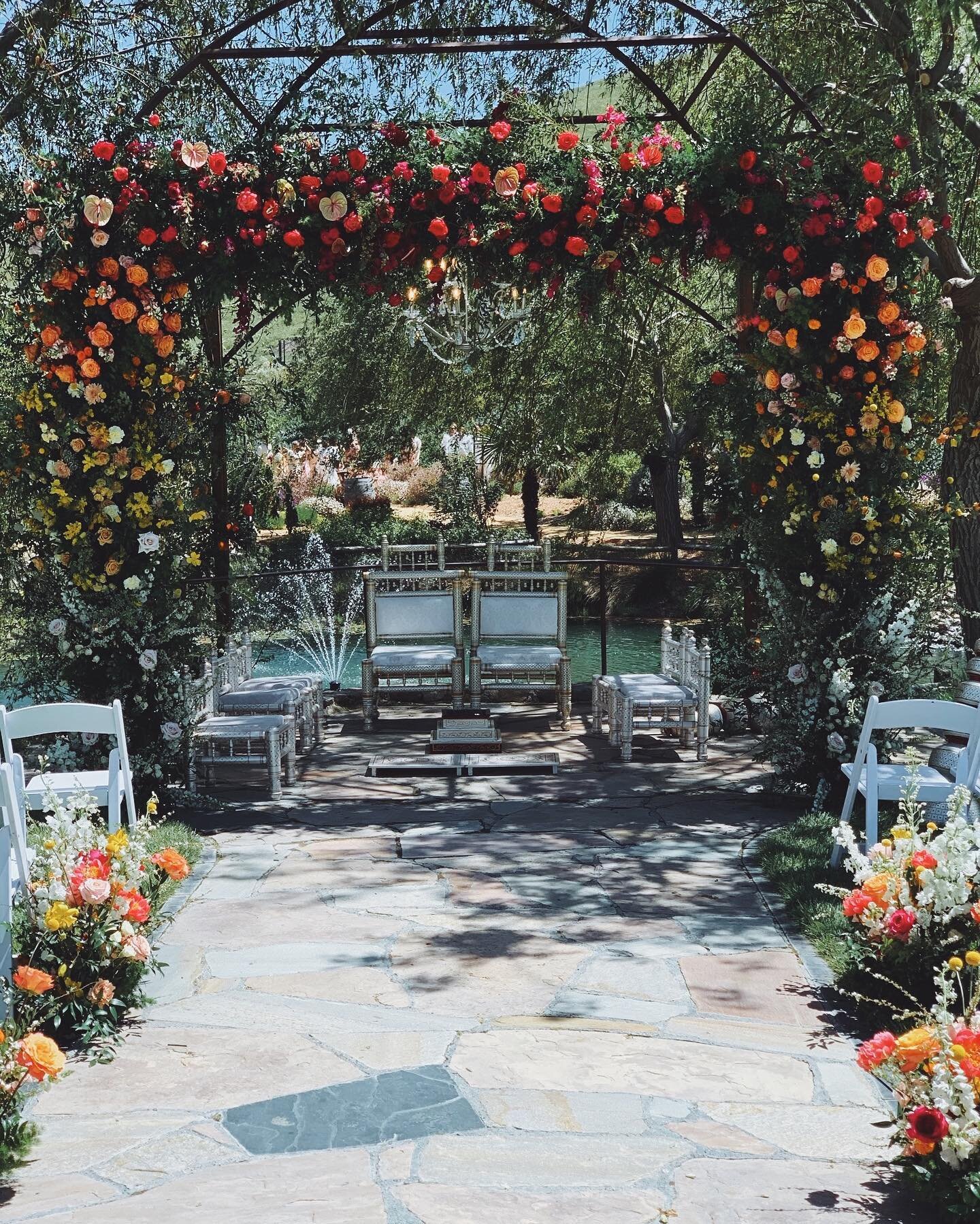 After months of planning it felt like a dream to see this structure come to life!!!

Planning: @behlevents 
Florals: @huckleberryblooms 
Venue: @nellaterra