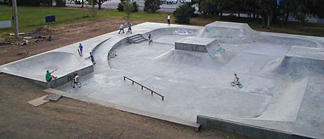 Pier Park’s former skatepark was flawed and dysfunctional. It was replaced with a modernized design with the help of Skaters for Portland Skateparks, the St. John’s Neighborhood Association and Dreamland Skateparks.
