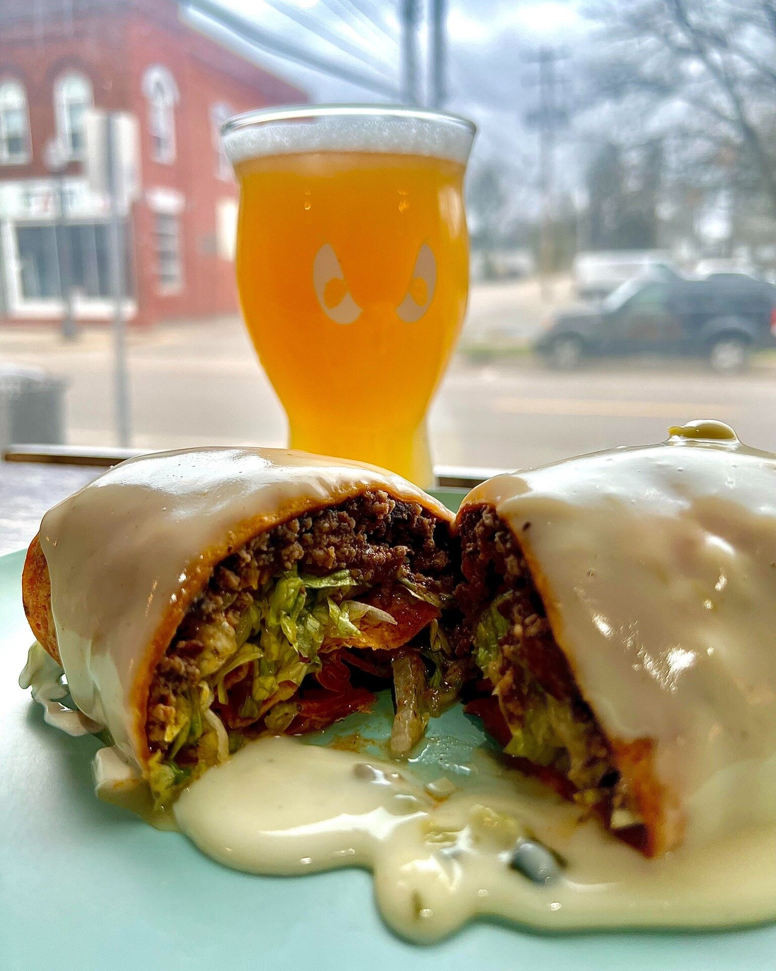 Tommy's at it again with this beautiful Cheesy Turkey Burrito special. Paired with our brand new Key Lime Crumble Mead, this combo makes for a perfect lunch on a cloudy day. Open at 11am, come get it while we've got it! 

Check our link-tree for our 