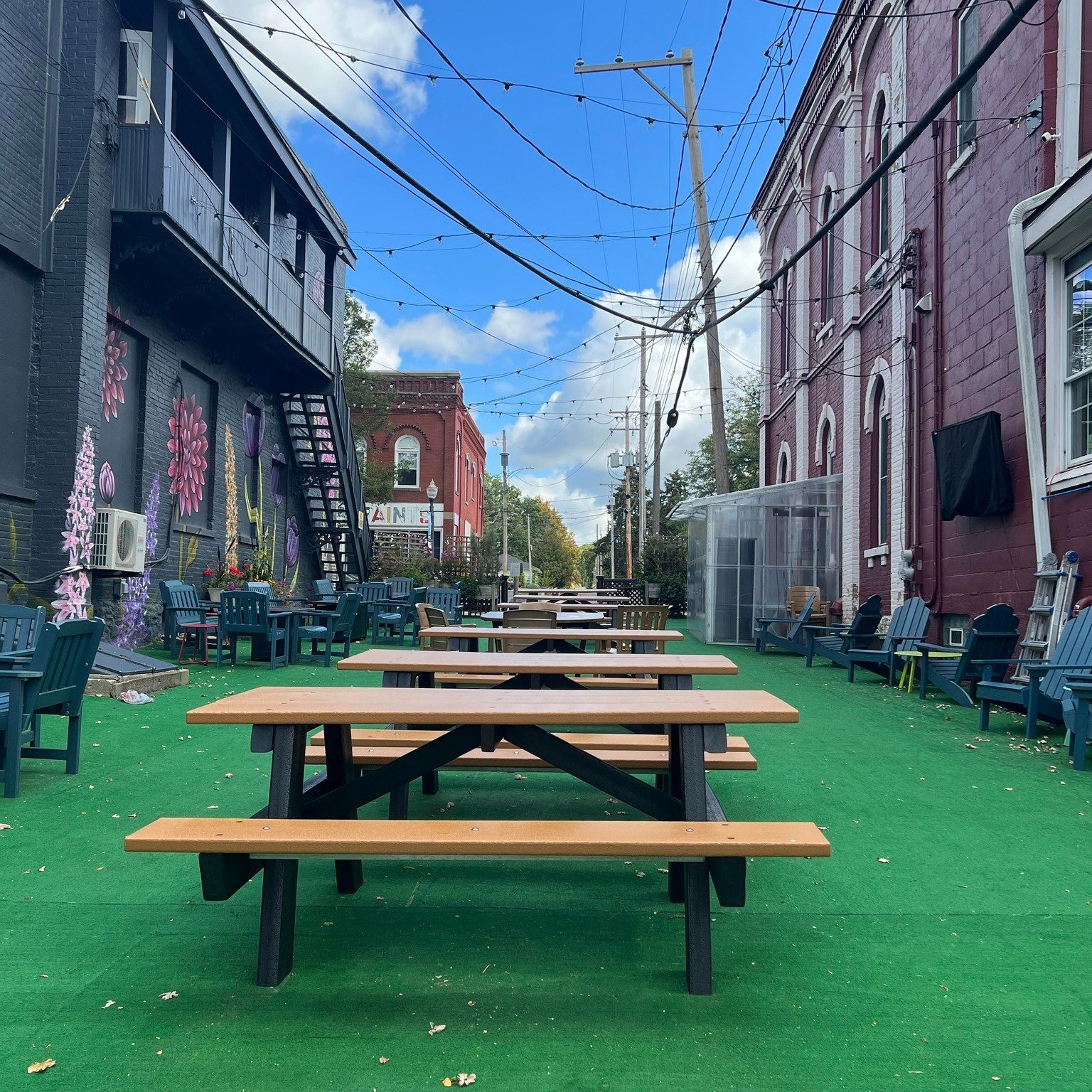 *𝑷𝒓𝒆𝒕𝒕𝒚 𝑳𝒊𝒍' 𝑨𝒍𝒍𝒆𝒚 𝒊𝒏 𝒑𝒓𝒐𝒈𝒓𝒆𝒔𝒔*

There's so much room for activities! The weather is looking great Saturday and Sunday, might just be perfect for patio sippin' &amp; sittin' 🌞

#craftbeer #michiganbeer #brewery #puremichigan 