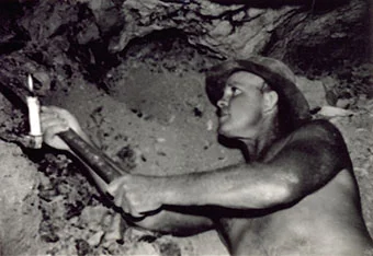 Billy Rug working at Bill de Boer’s field, 1961. Photo courtesy of Lightning Ridge Historical Society.