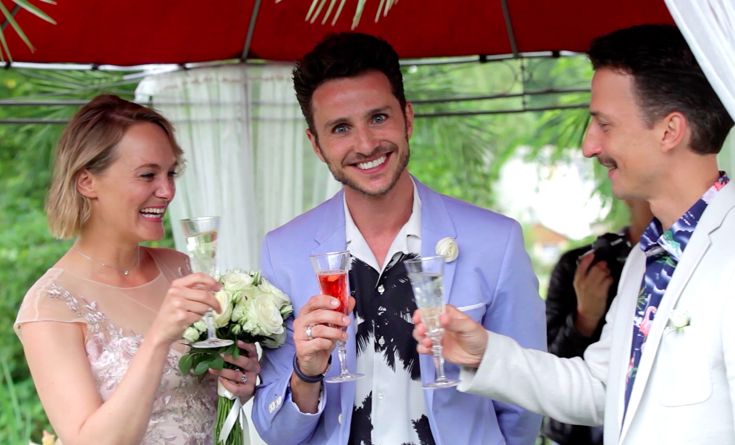 Cheers to the Newlyweds 🥂