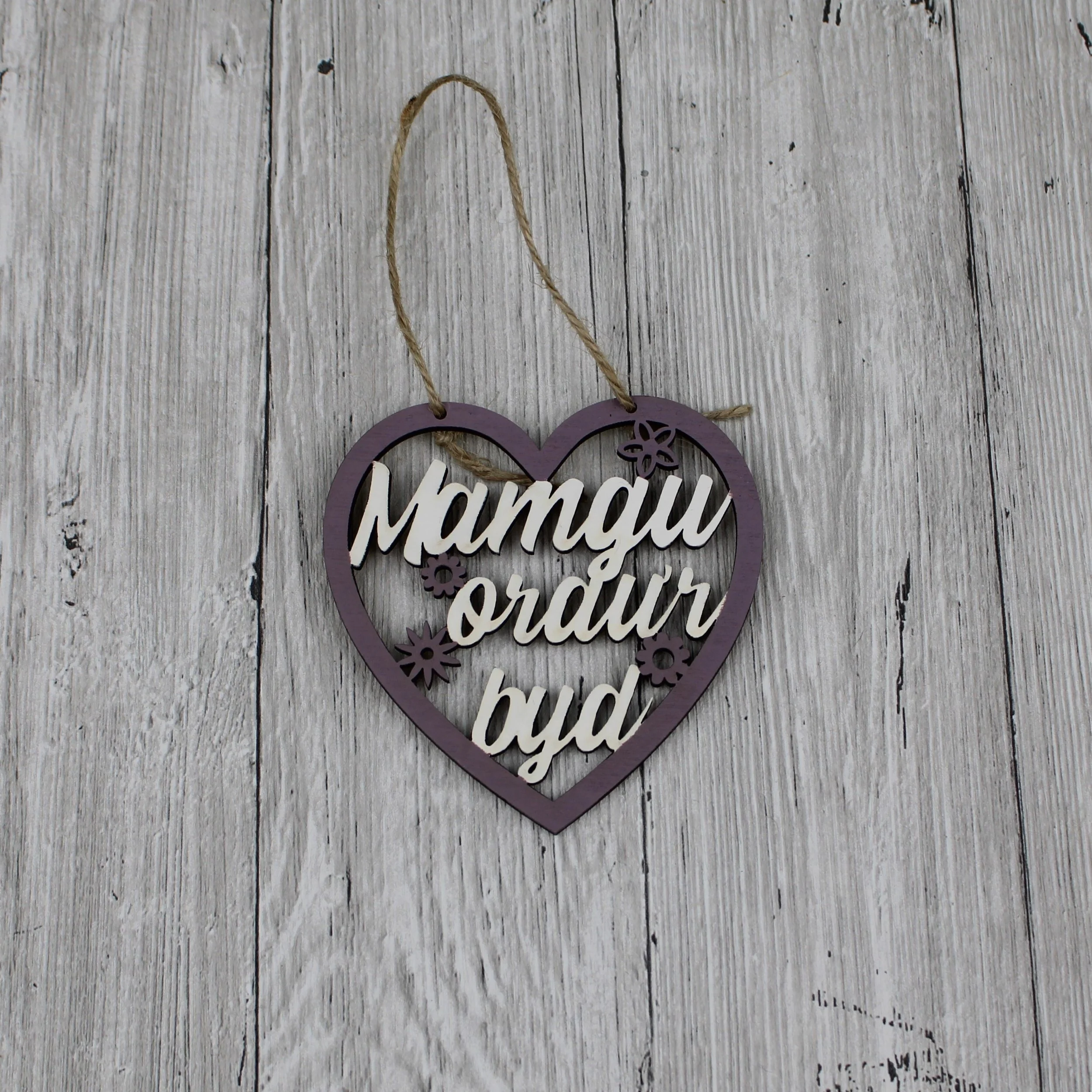 Mamgu Orau'r Byd calon.JPG