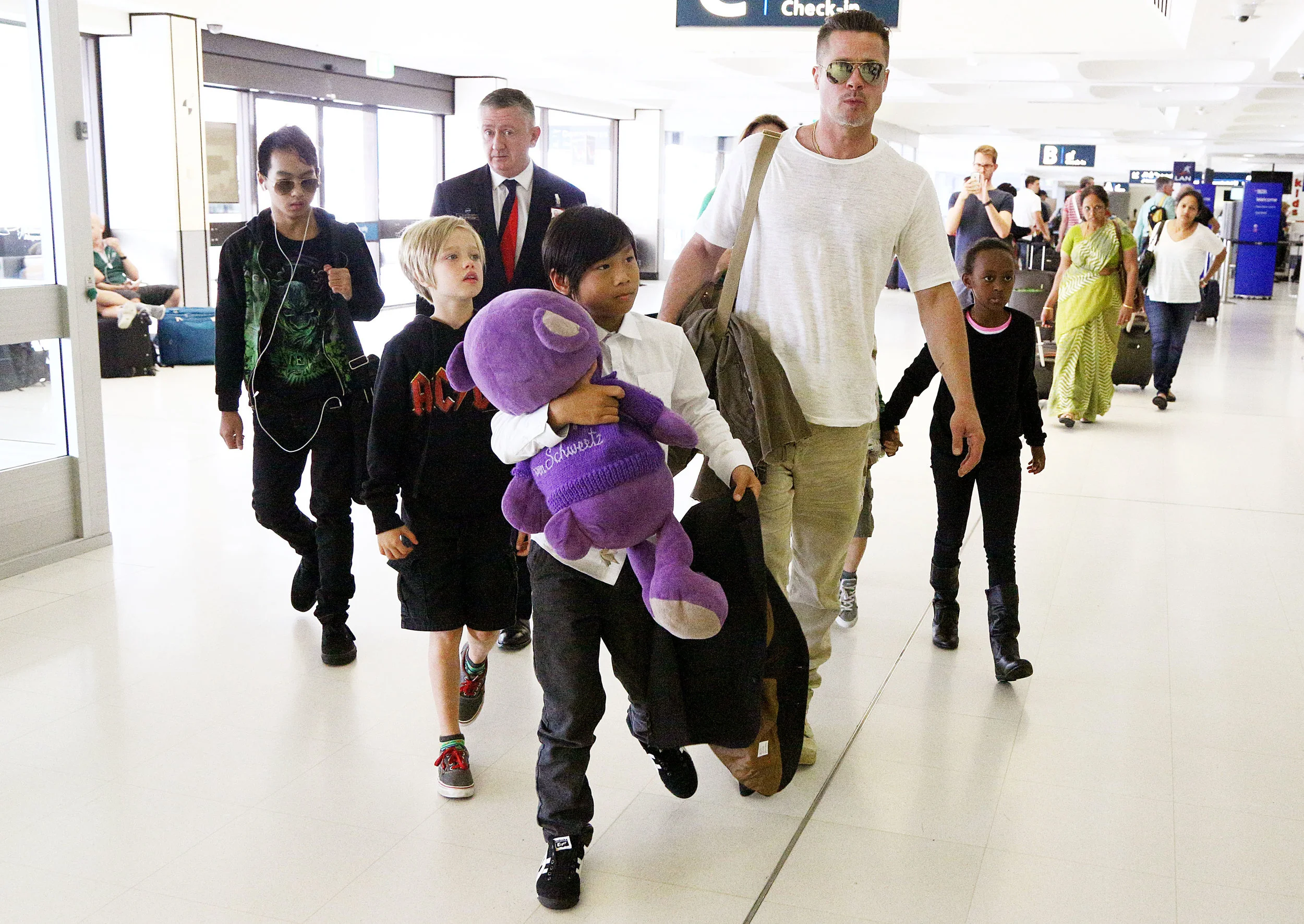 INF_AUS_Brad_Ange_Children_Leaving_Aus17.JPG