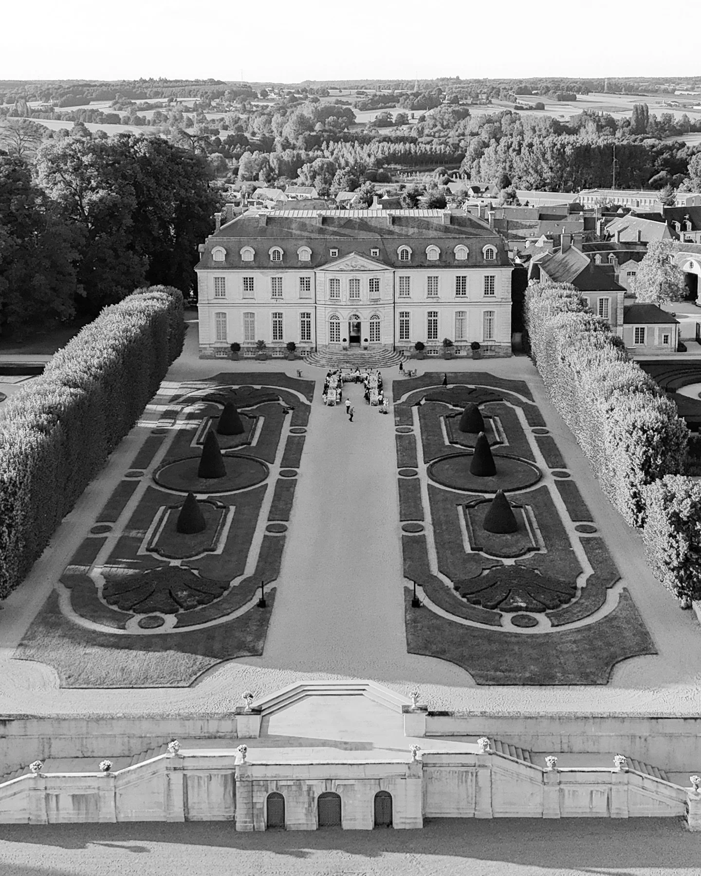 J + L this summer at the majestic Ch&acirc;teau du Grand Luc&eacute; in the Loire Valley, France.

So proud to share this one with you. I couldn&rsquo;t have asked for a more stunning venue to capture the pure love between J + L. Every moment was fra