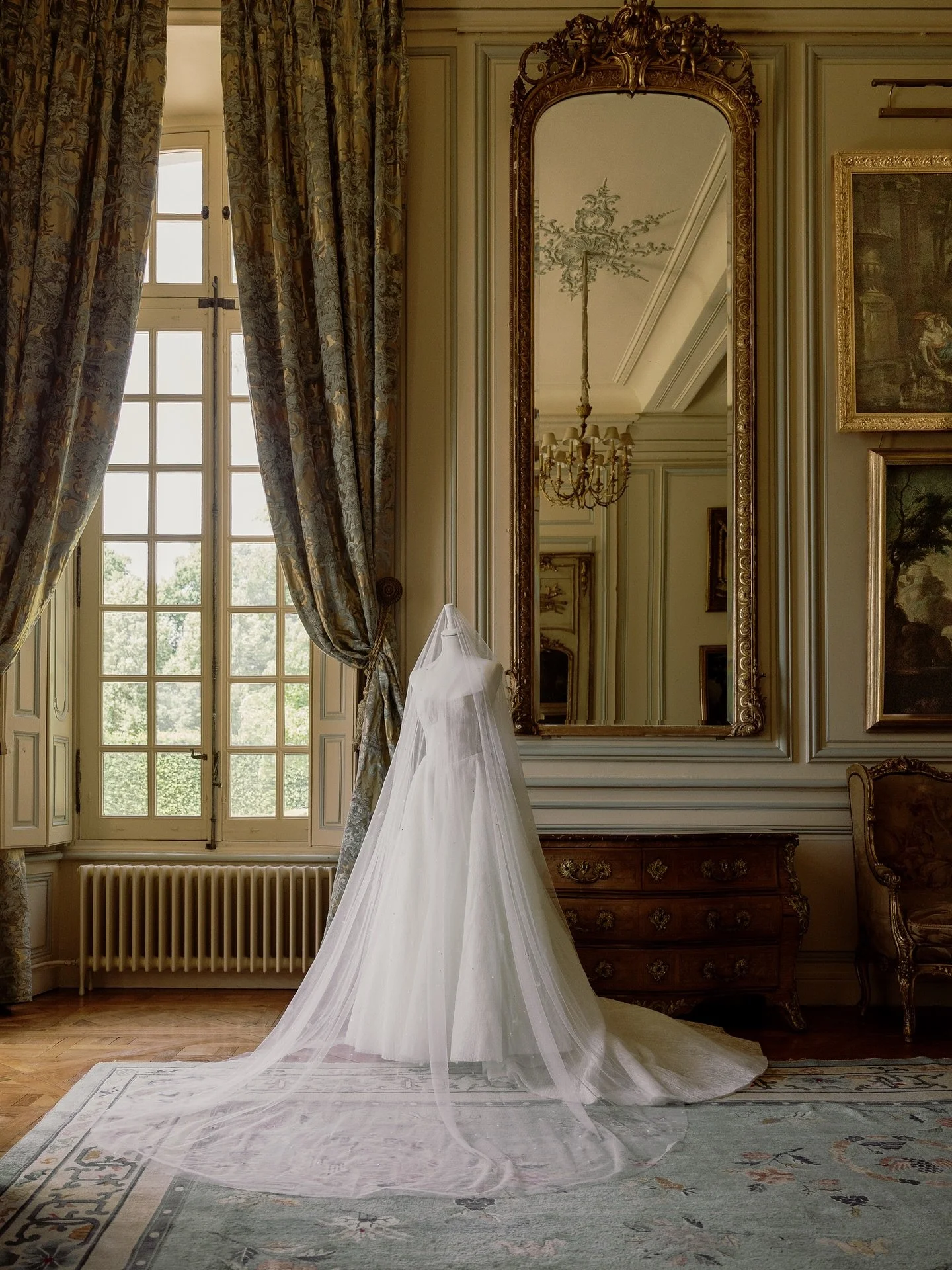 A bridal gown straight from a fairytale 🤍