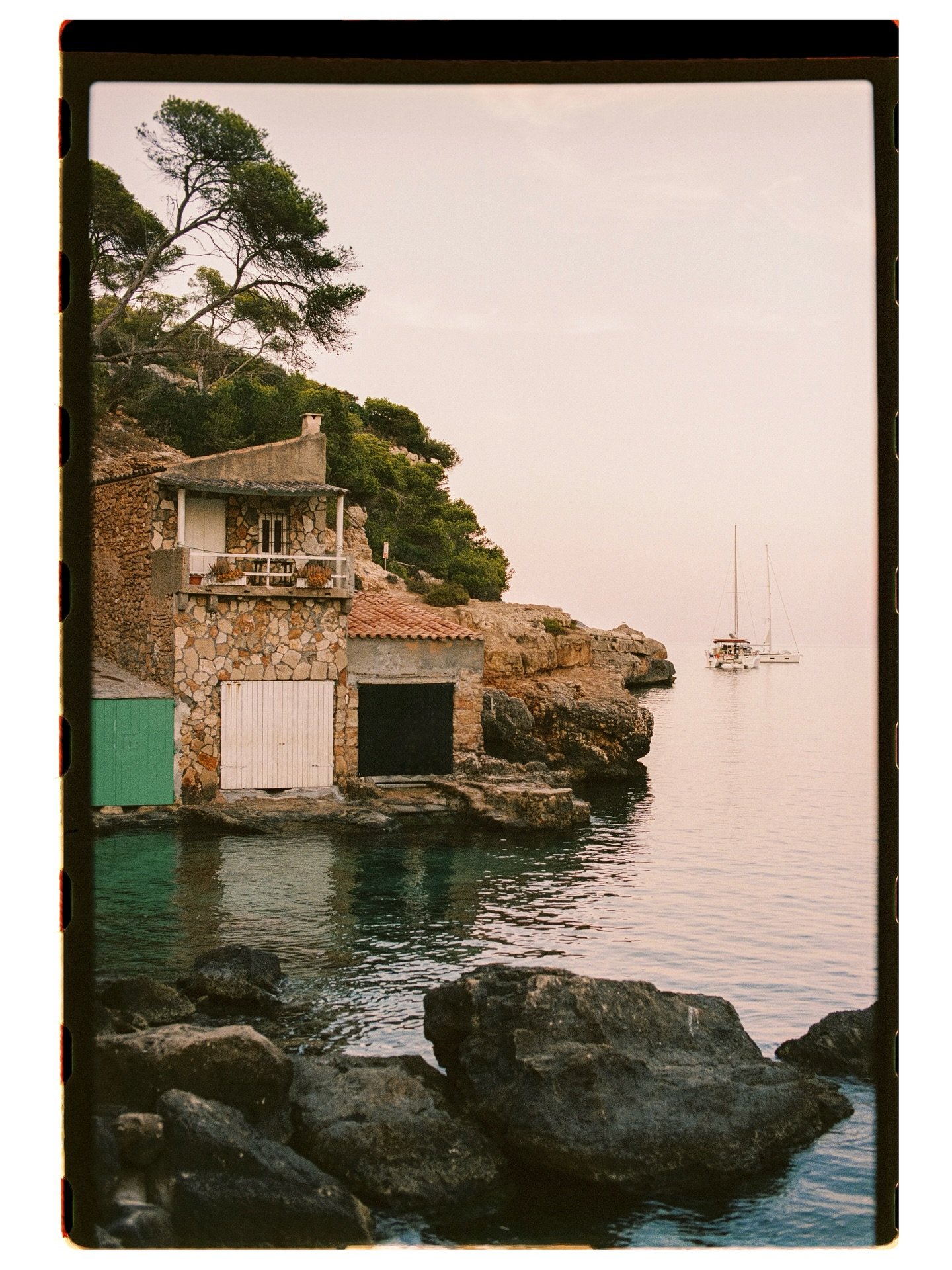 The colours of dusk on film
Mallorca, Spain
2025

From where you can still feel a warm breeze on a summer evening by the ocean. In those days when salt crackles on your skin and in your hair from day to night. And you wake up each morning eager to do