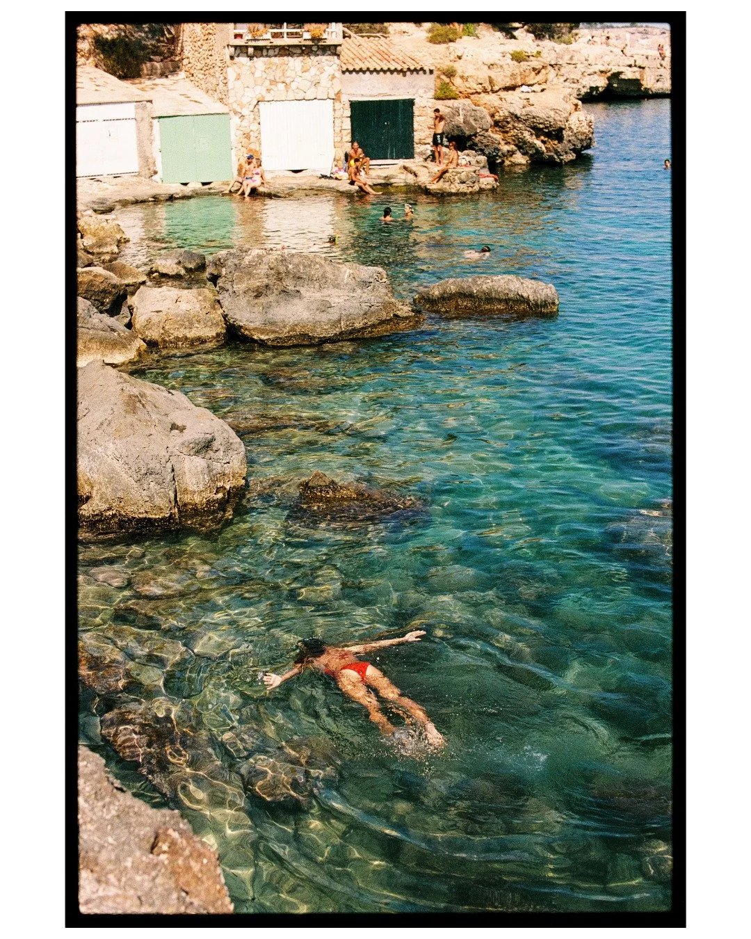 Echoes

A collection of tension pairs from recent weddings and the places they bring me to, mostly on film. An idea of comparing and contrasting form and concept to create interest and narrative. 

keywords: tension pairs, film photography, europe de