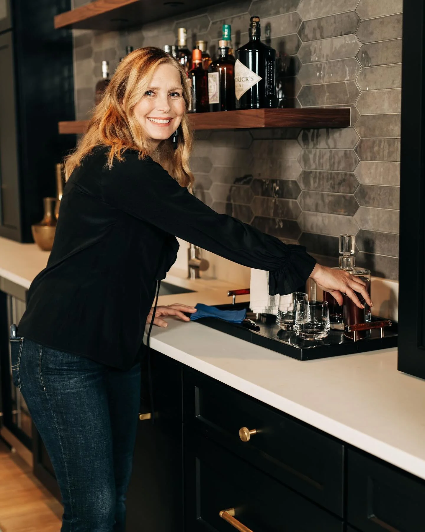 SOCIAL SPACES Part of feeling great at home is being able to share that experience with others. We love designing homes with entertaining in mind.
For this project, we reimagined our clients’ bare basement into a cool, lounge-y hangout.
Cheer