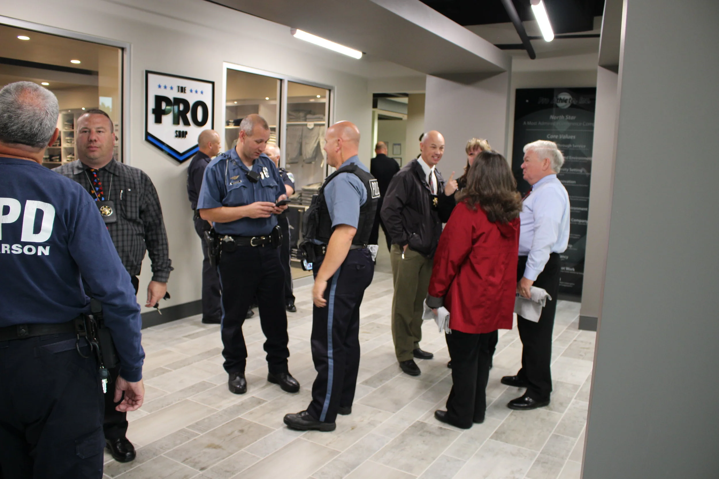 Pro Athlete Honors Local Officers for National Police Appreciation Week