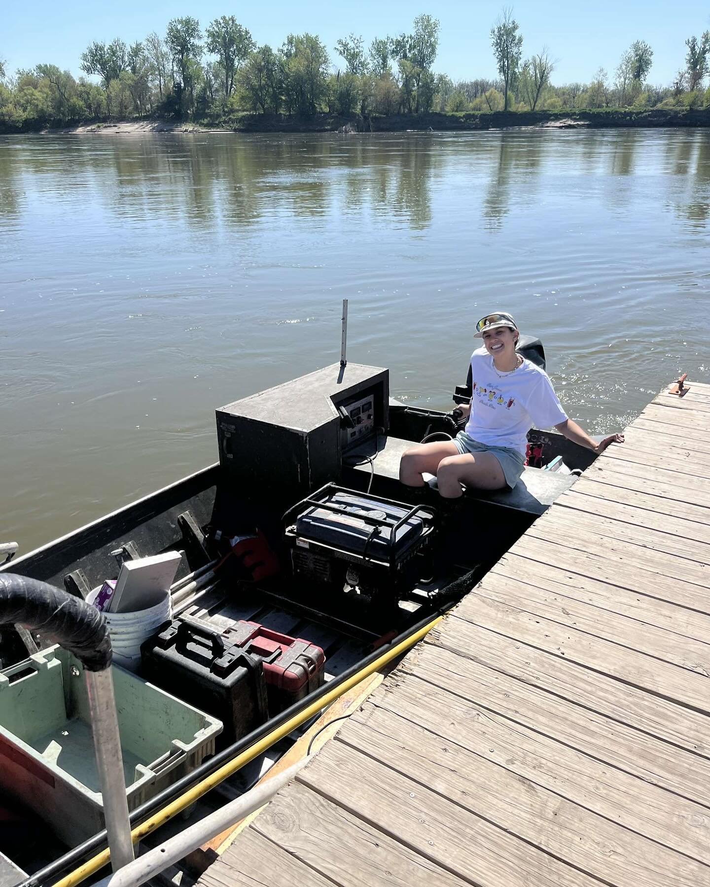 Madison has been starting to heavily sample for her invasive bigheaded carp study! She has been heading out twice a week to start collecting her samples to get information on the reproduction of these invasive species. 

Go Madison @runawaybabycx!

#