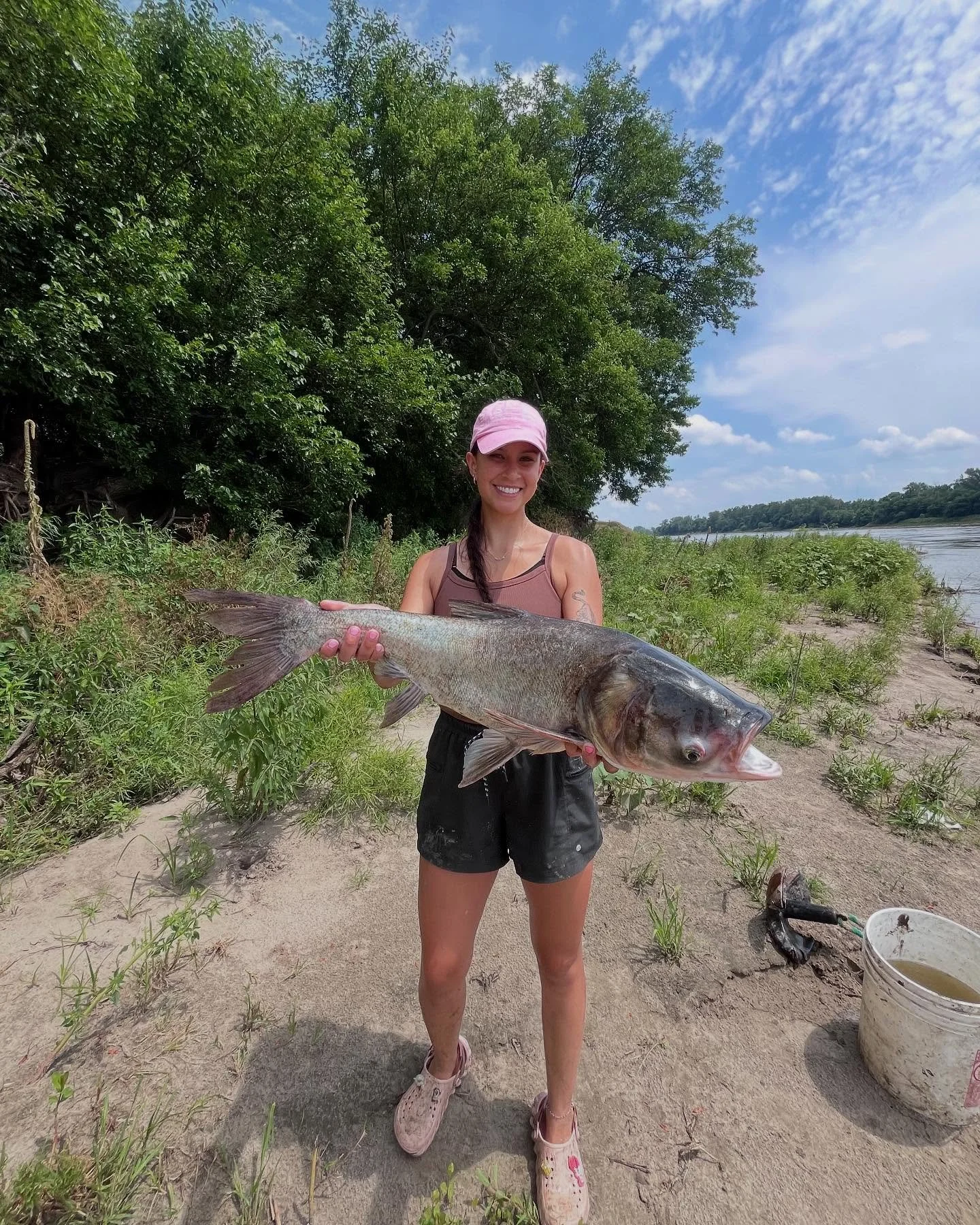 Bighead carp (Hypophthalmicthys nobilis) can be harder to find and catch than silver carp in the Platte River. Today, Madison caught her second for her project on the reproductive ecology of bigheaded carp in the Platte River! 

Gonads were taken fro