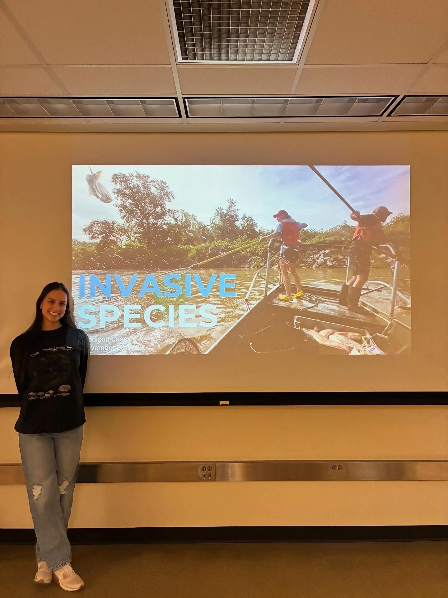 Madison @runawaybabycx gave a presentation in her Fisheries Science class yesterday about aquatic invasive species! She got to incorporate some of her own findings from her invasive carp research here at @unl_snr and knowledge she learned while worki
